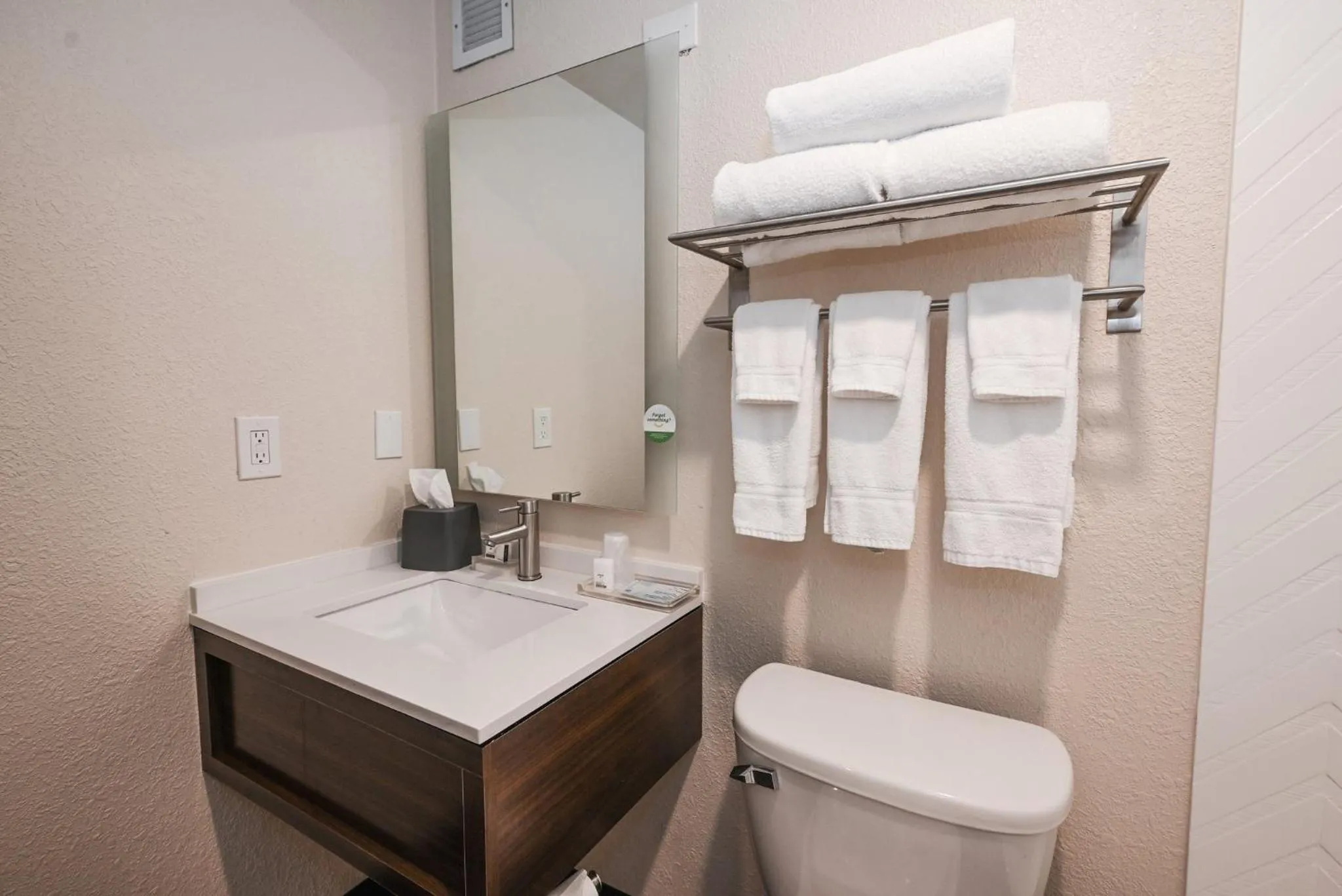 Photo of the whole room in Holiday Inn Cleveland-Mayfield by IHG