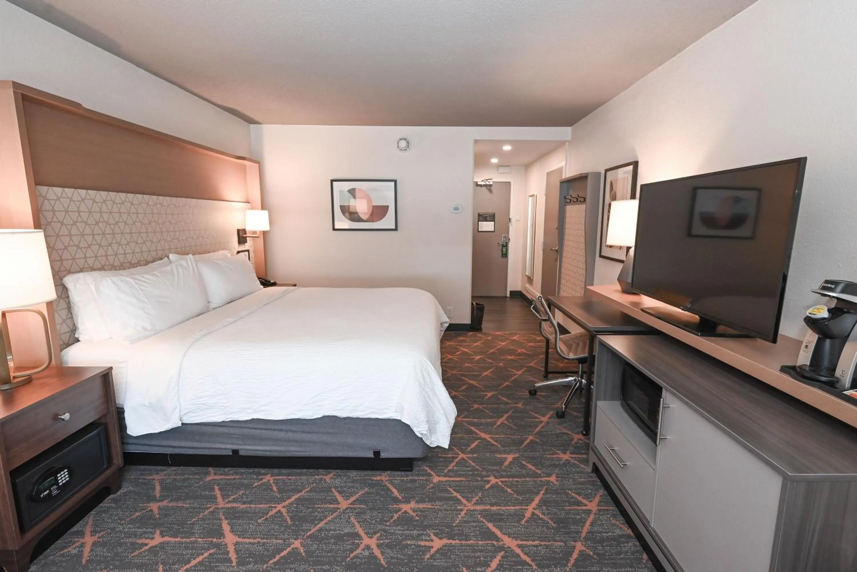 Bedroom, Bed in Holiday Inn Cleveland-Mayfield by IHG