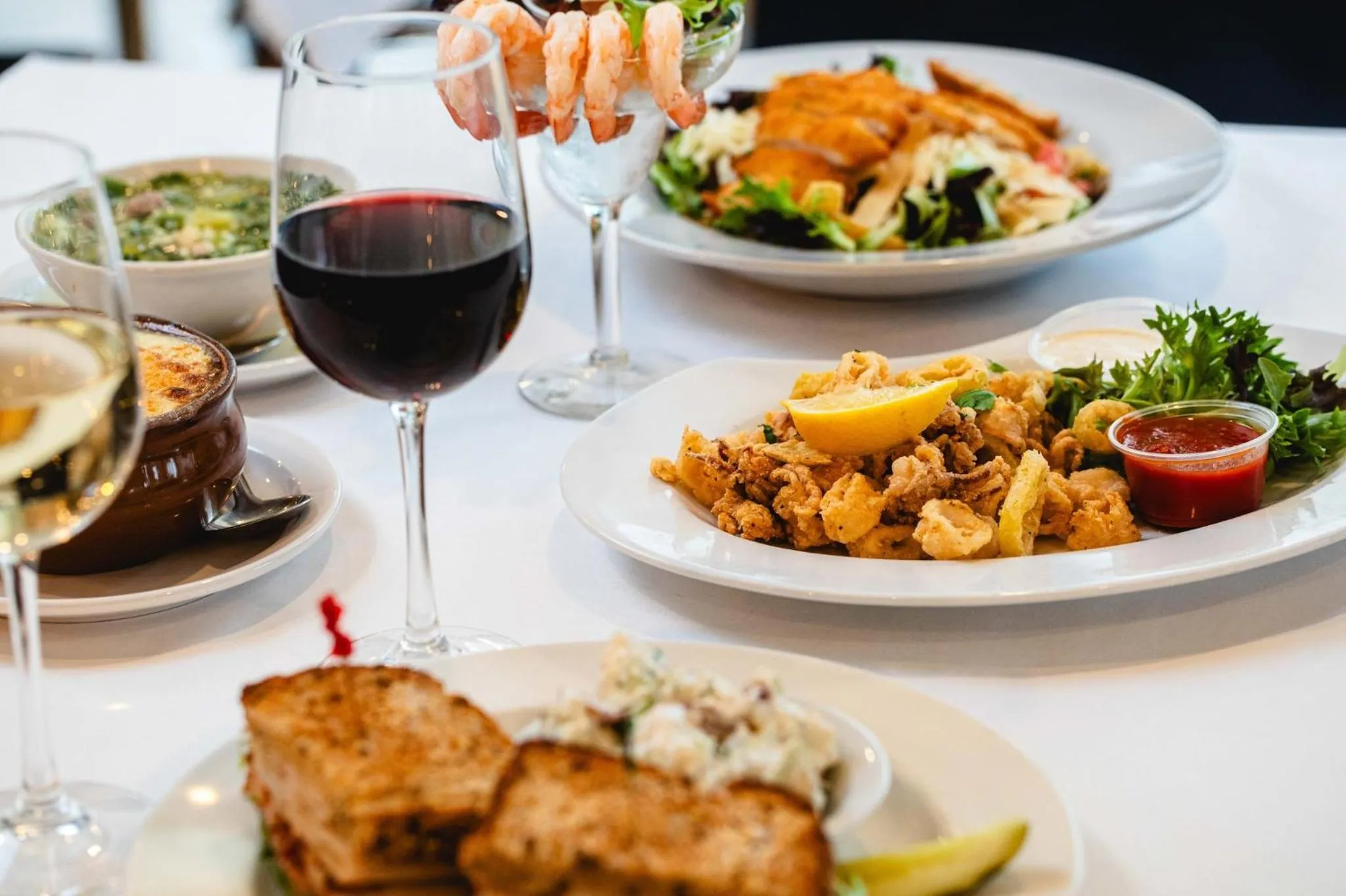 Restaurant/places to eat in Holiday Inn Cleveland-Mayfield by IHG