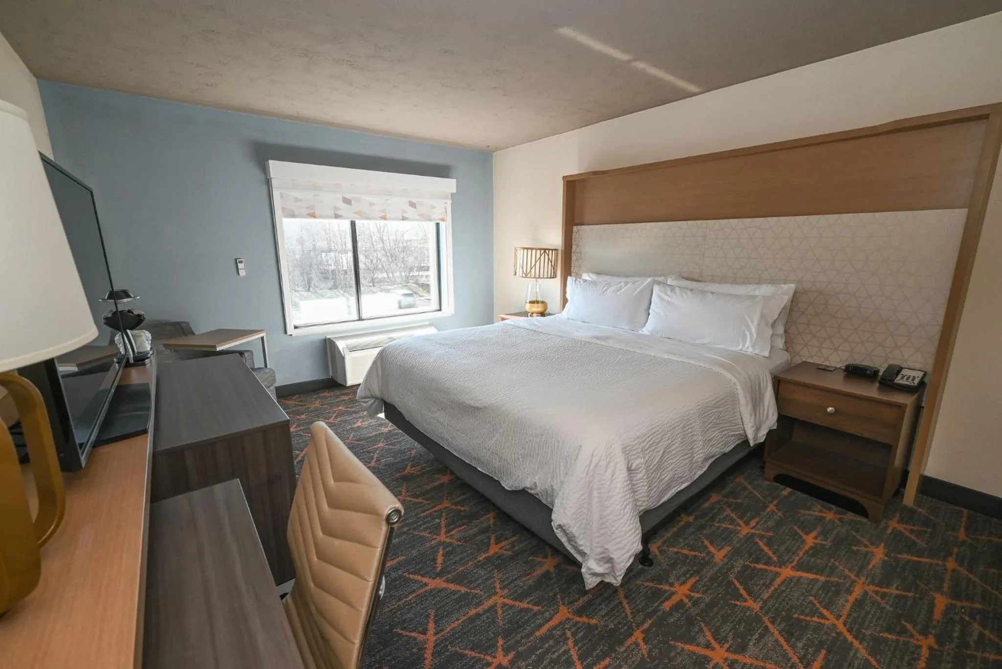 Bedroom, Bed in Holiday Inn Cleveland-Mayfield by IHG