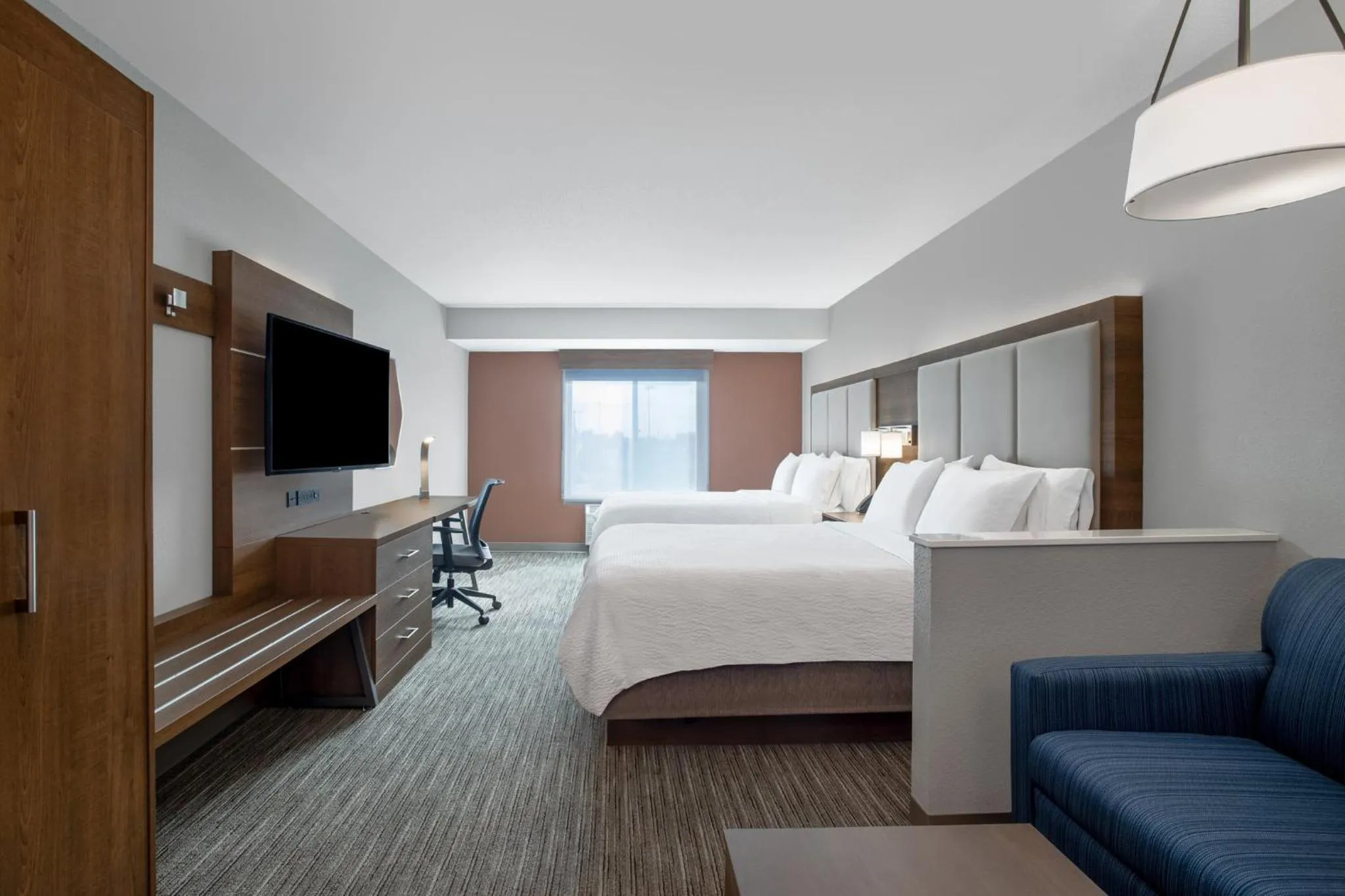 Photo of the whole room, Bed in Holiday Inn Express & Suites Clinton by IHG