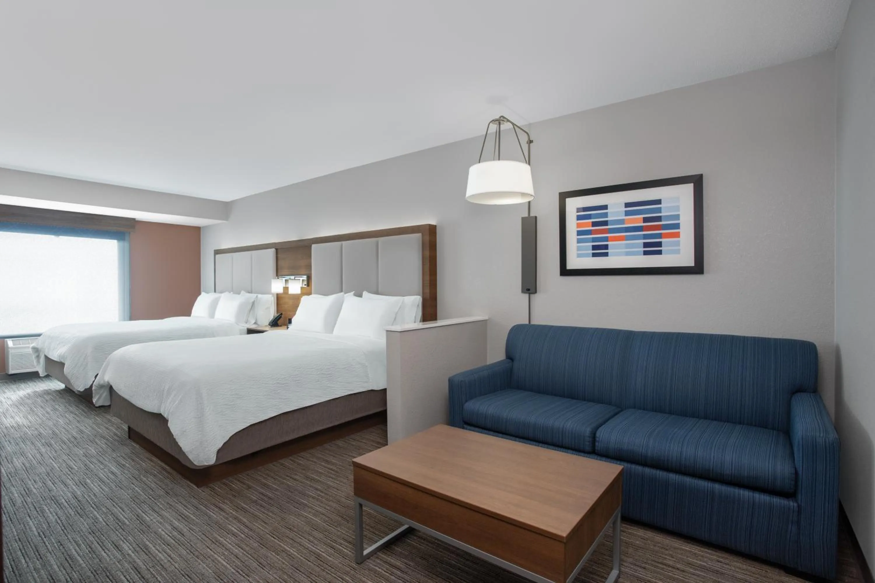 Bed in Holiday Inn Express & Suites Clinton by IHG