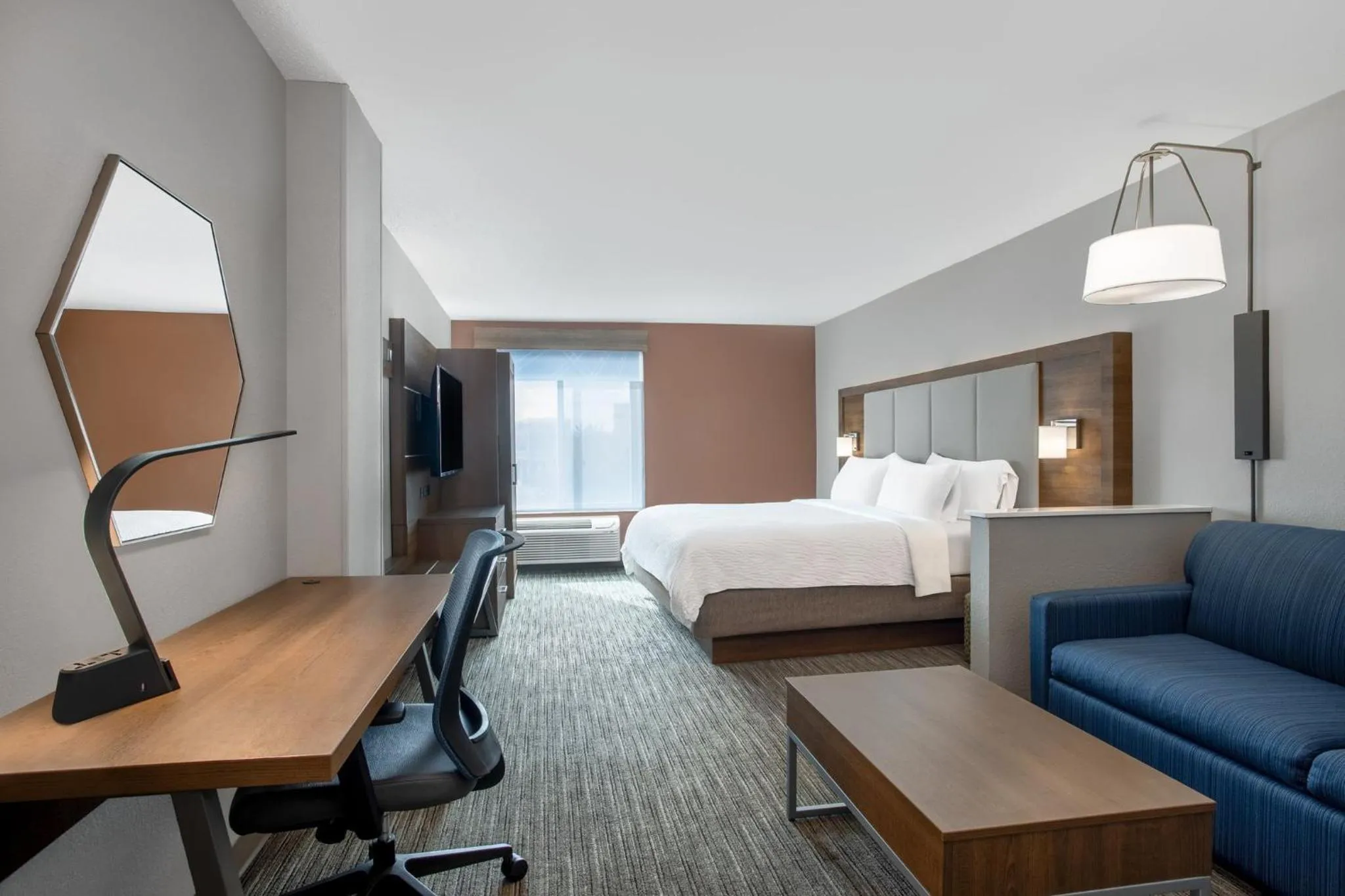 Photo of the whole room, Bed in Holiday Inn Express & Suites Clinton by IHG