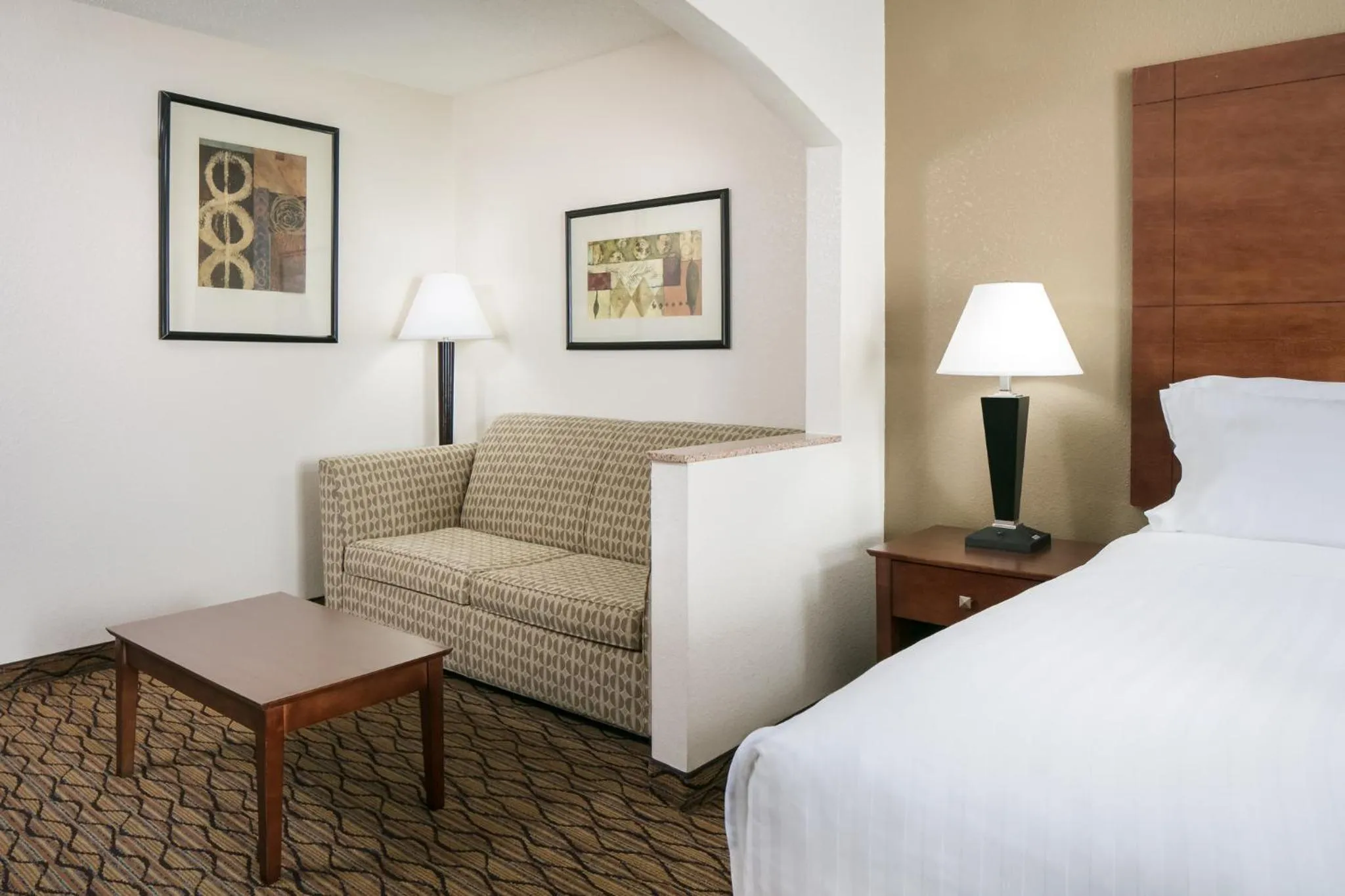 Photo of the whole room, Bed in Holiday Inn Express & Suites Clinton by IHG