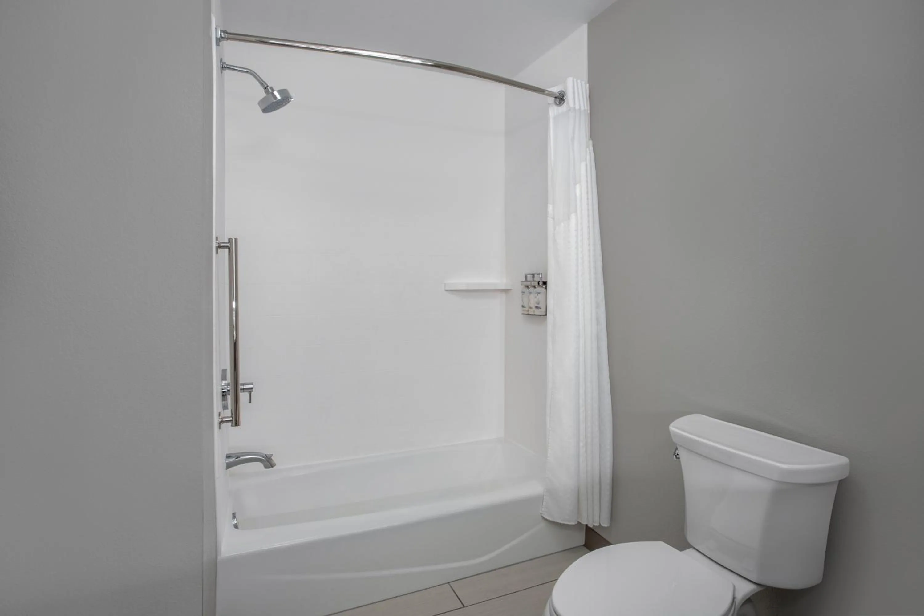 Shower in Holiday Inn Express & Suites Clinton by IHG