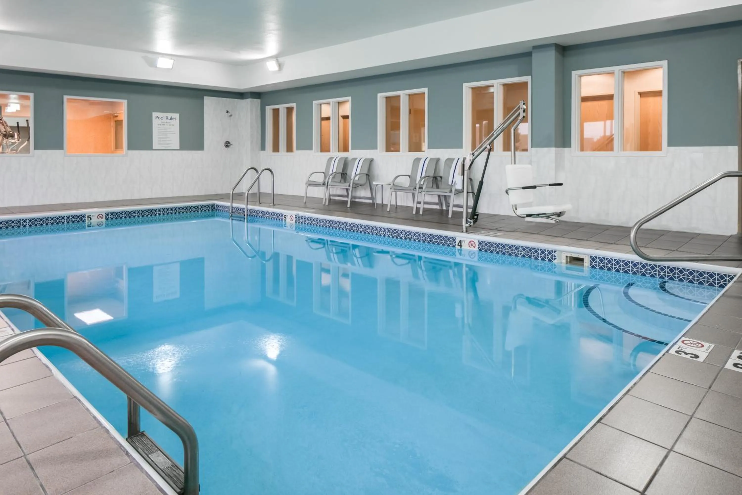 Swimming pool in Holiday Inn Express & Suites Clinton by IHG