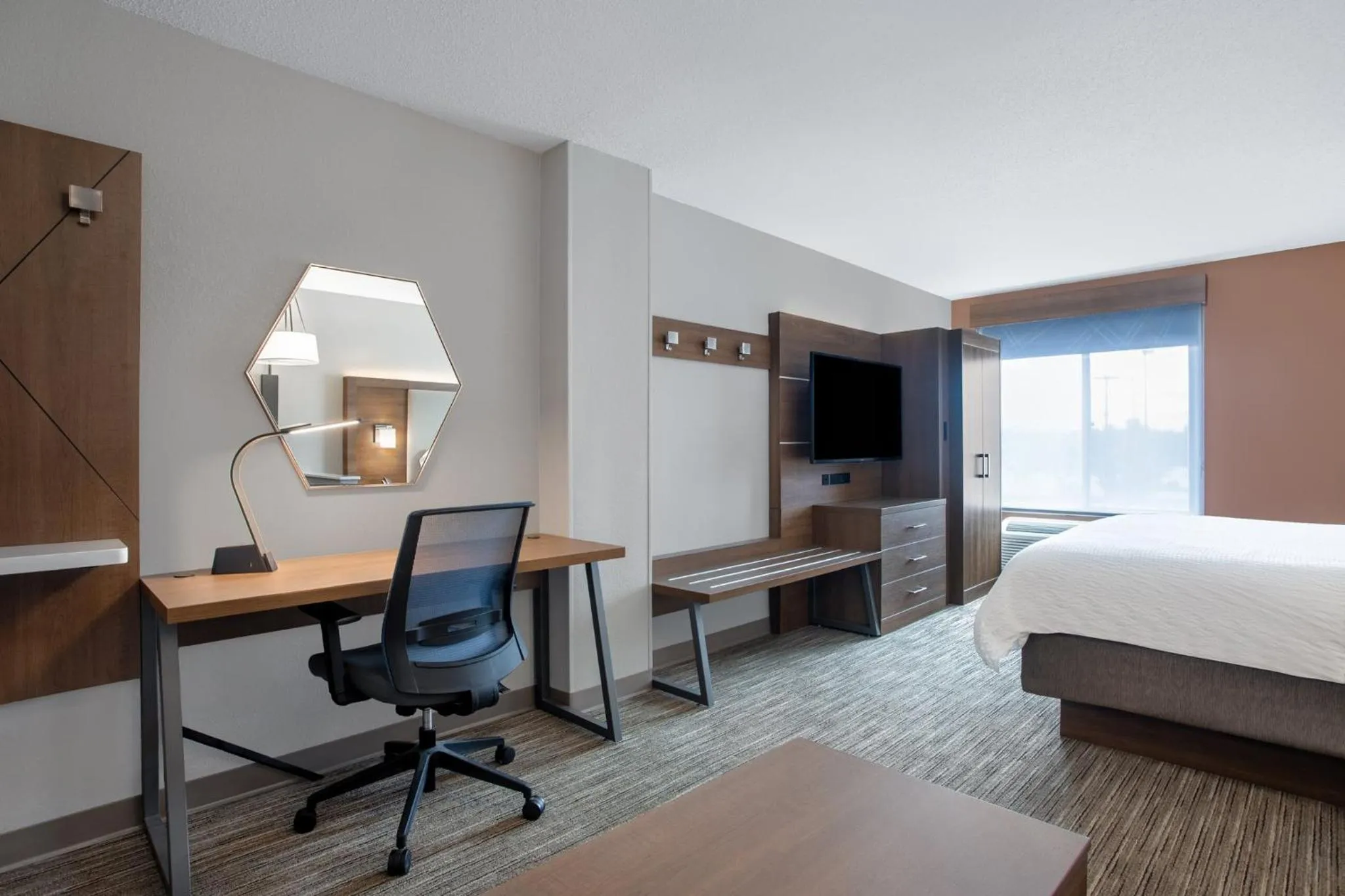 Photo of the whole room, Bed in Holiday Inn Express & Suites Clinton by IHG
