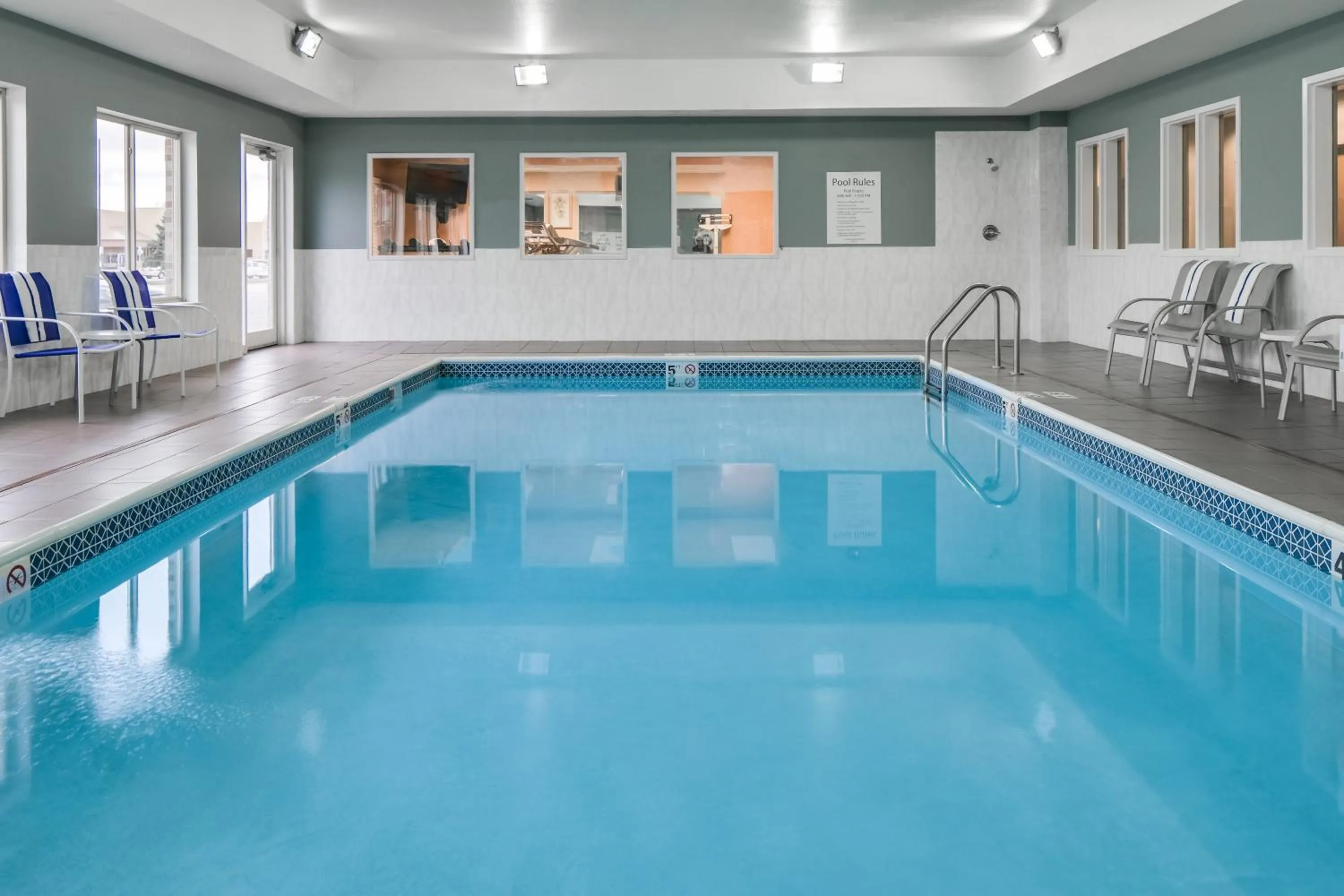 Swimming pool in Holiday Inn Express & Suites Clinton by IHG