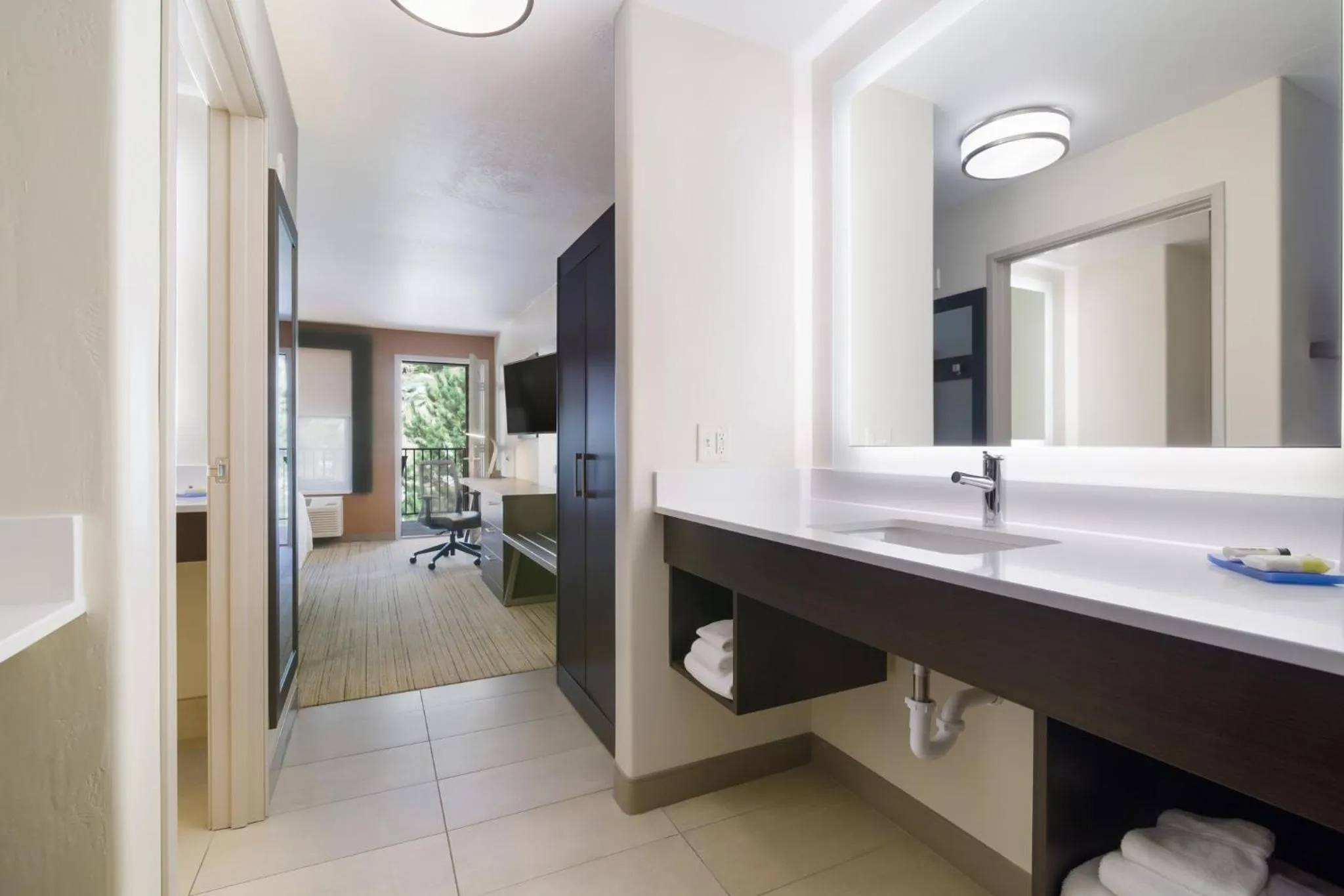 Photo of the whole room in Holiday Inn Express & Suites Custer-Mt Rushmore