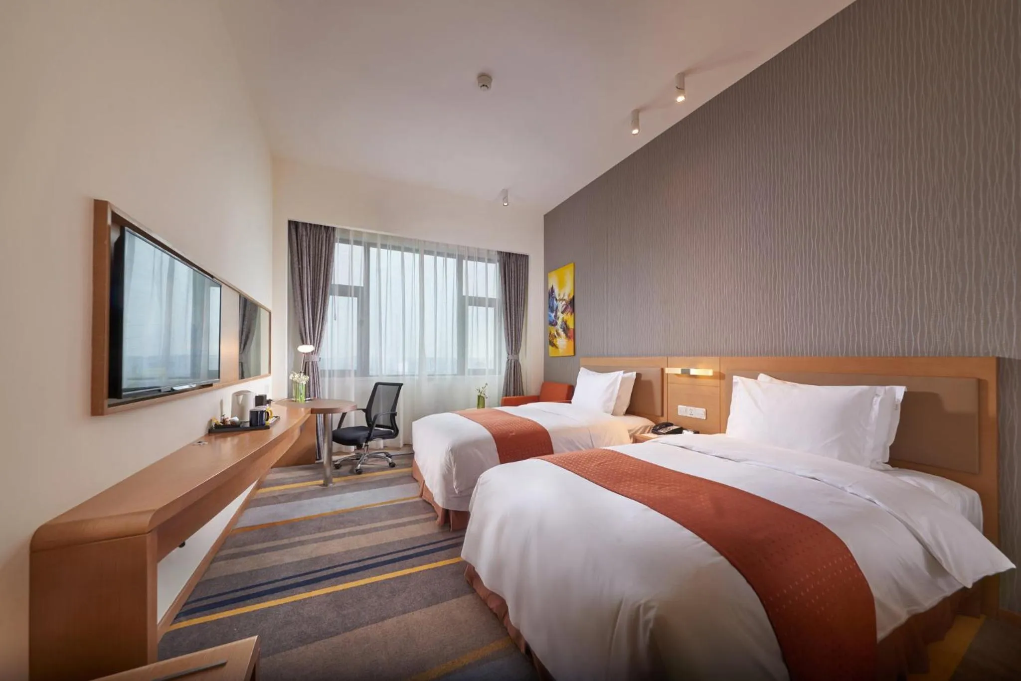 Photo of the whole room, Bed in Holiday Inn Express Chengdu Huanhuaxi by IHG-Near Jinsha Site Musem,Near Wuhou Temple Museum,Welcome drinks,Free gym,Free self-service laundry