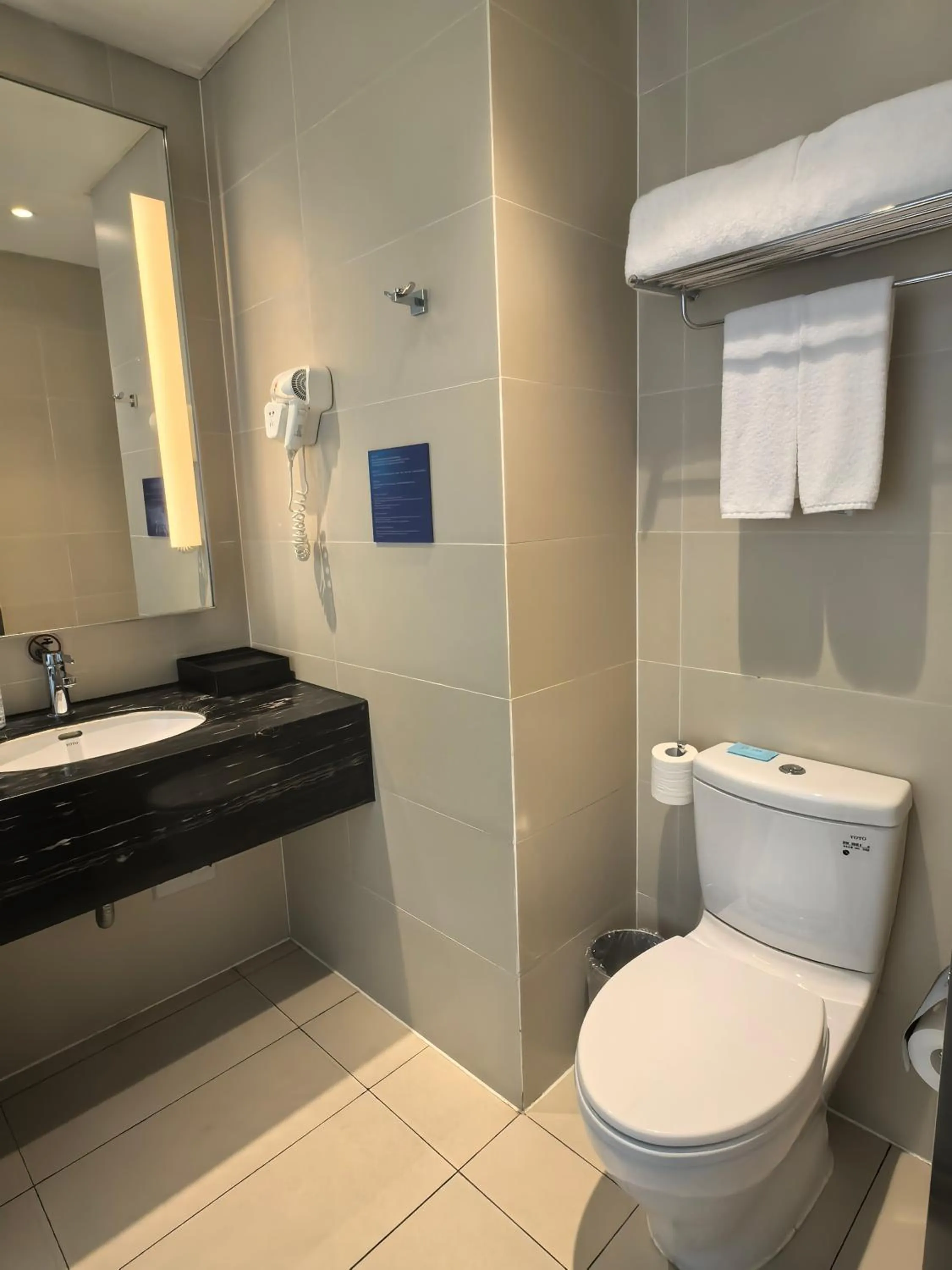 Toilet in Holiday Inn Express Chengdu Huanhuaxi by IHG-Near Jinsha Site Musem,Near Wuhou Temple Museum,Welcome drinks,Free gym,Free self-service laundry