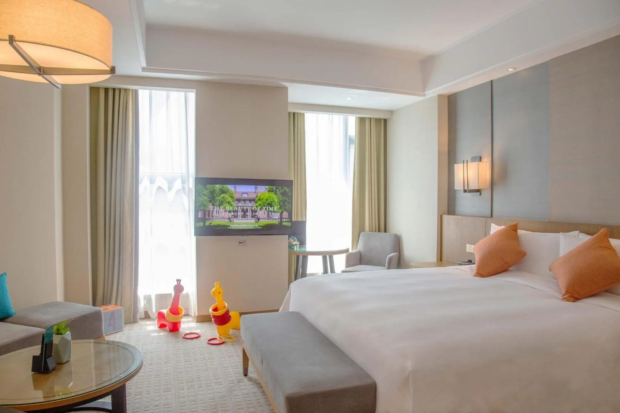 Photo of the whole room, Bed in InterContinental Sancha Lake by IHG