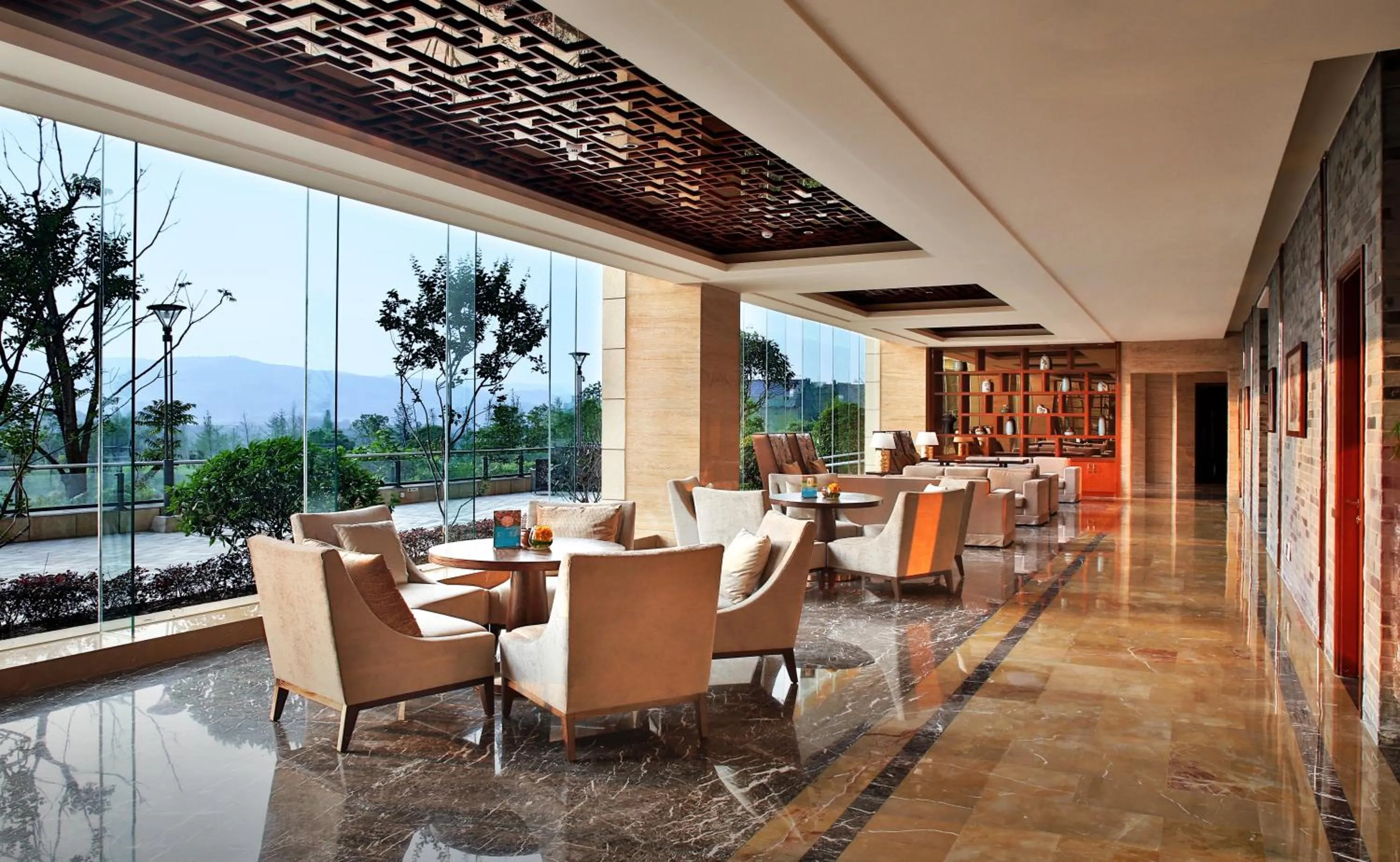Lounge or bar in InterContinental Sancha Lake by IHG