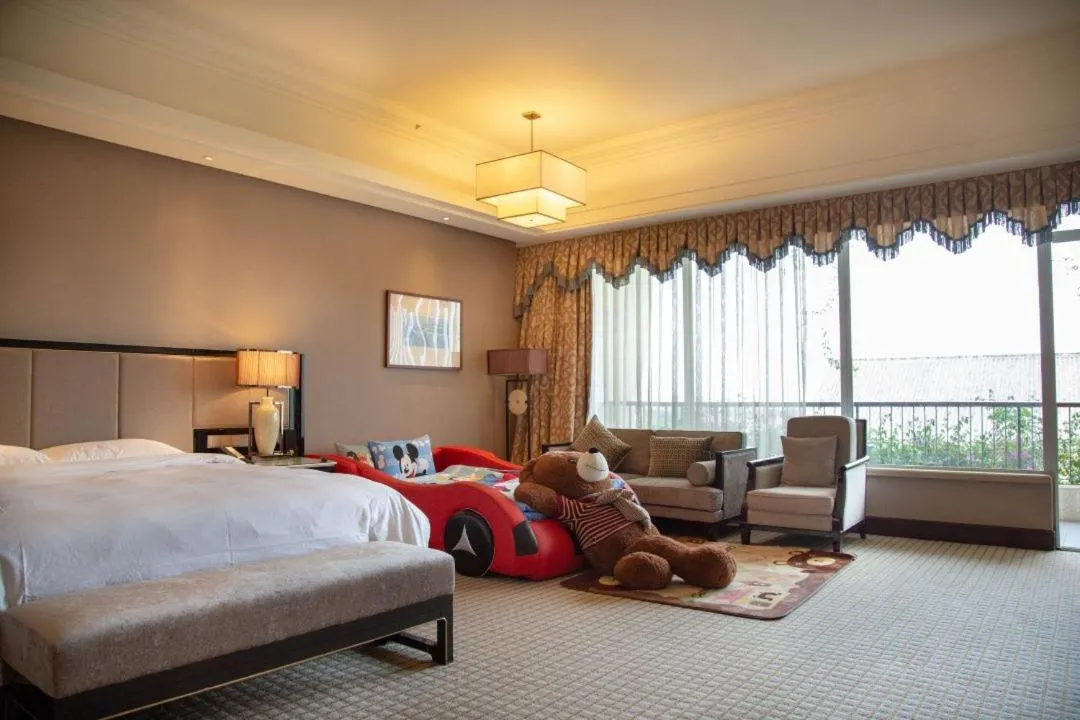 Bed in InterContinental Sancha Lake by IHG