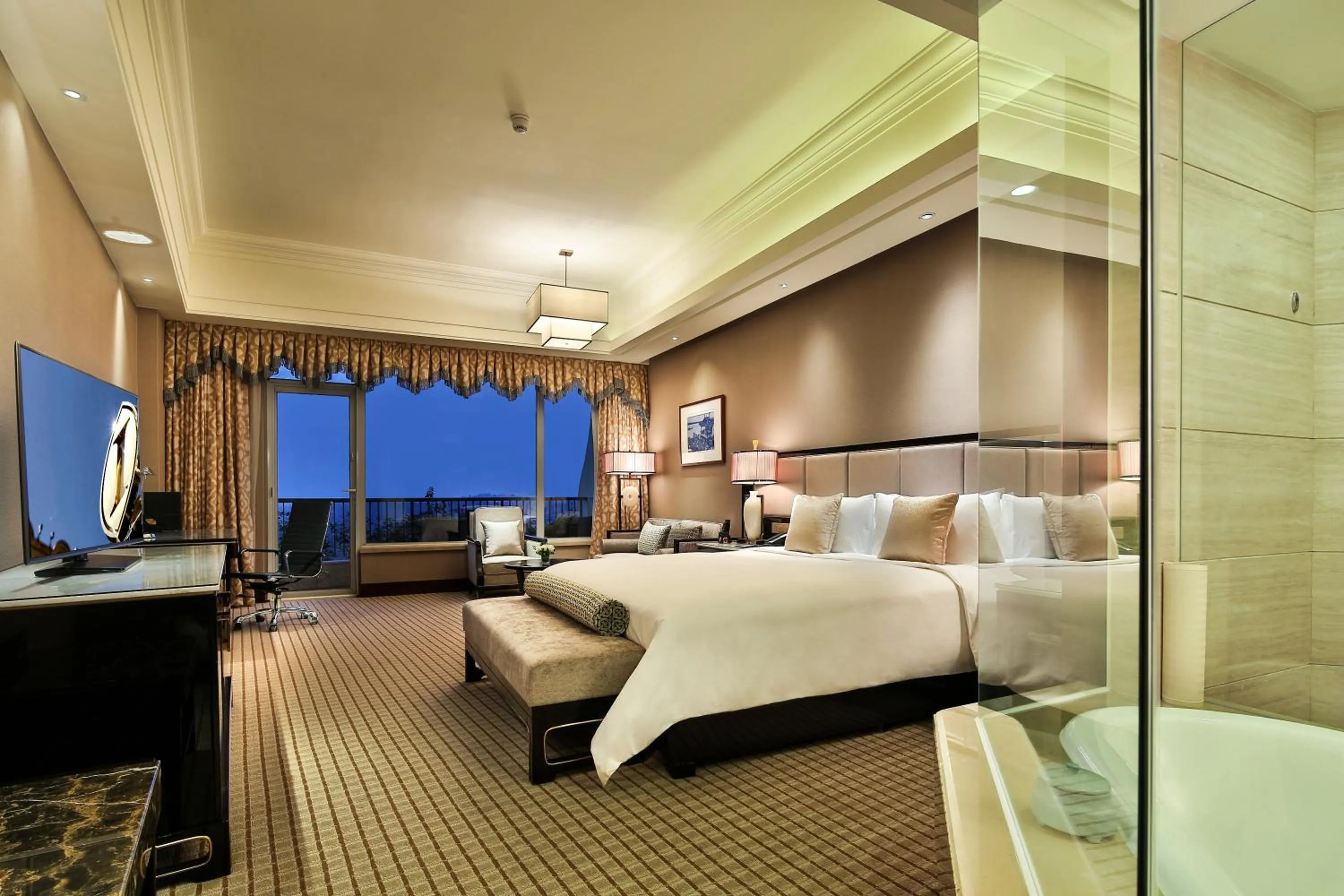 Photo of the whole room, Bed in InterContinental Sancha Lake by IHG