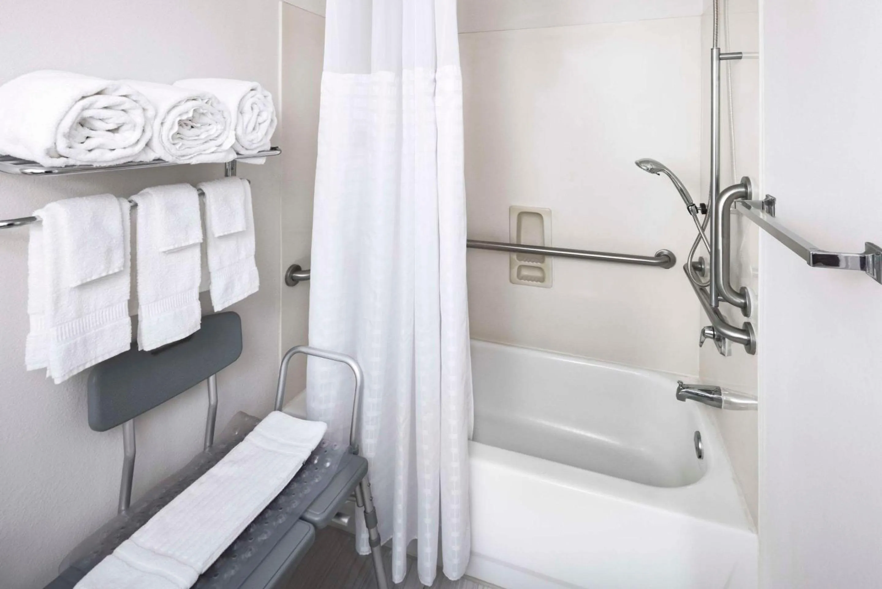 Bedroom in Comfort Inn & Suites Dahlonega University Area