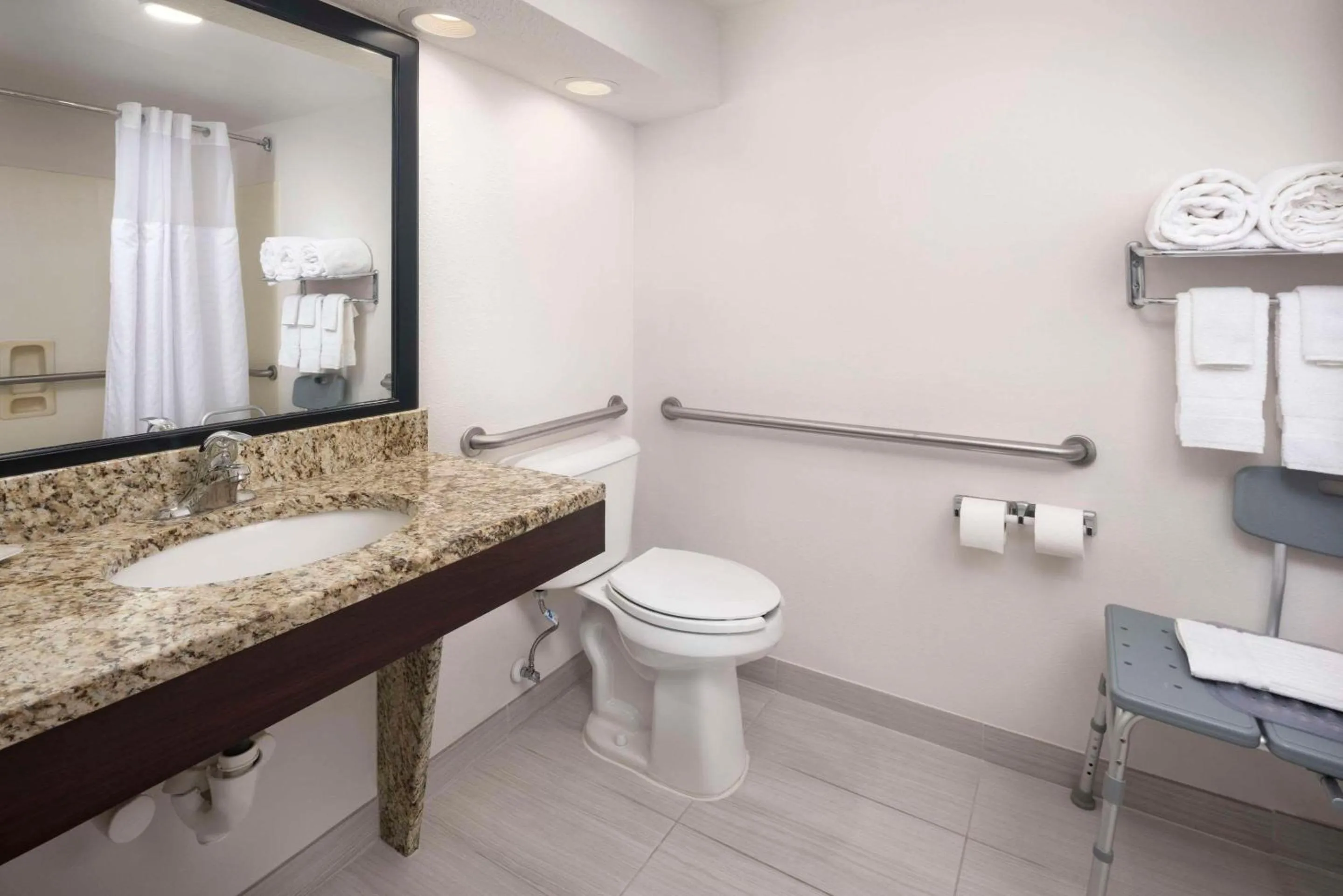 Bedroom in Comfort Inn & Suites Dahlonega University Area