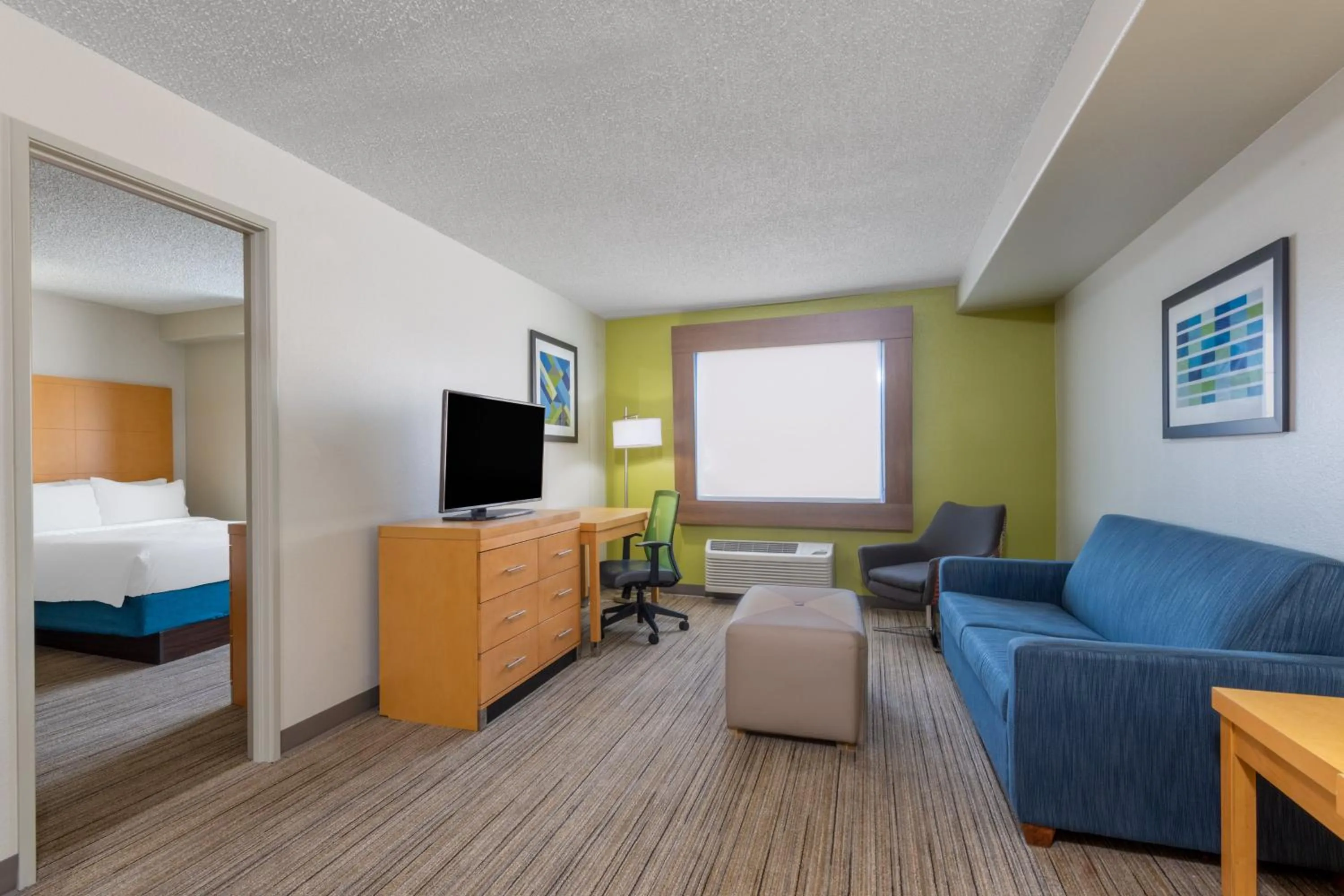 Photo of the whole room, Bed in Holiday Inn Express & Suites Wheat Ridge-Denver West by IHG