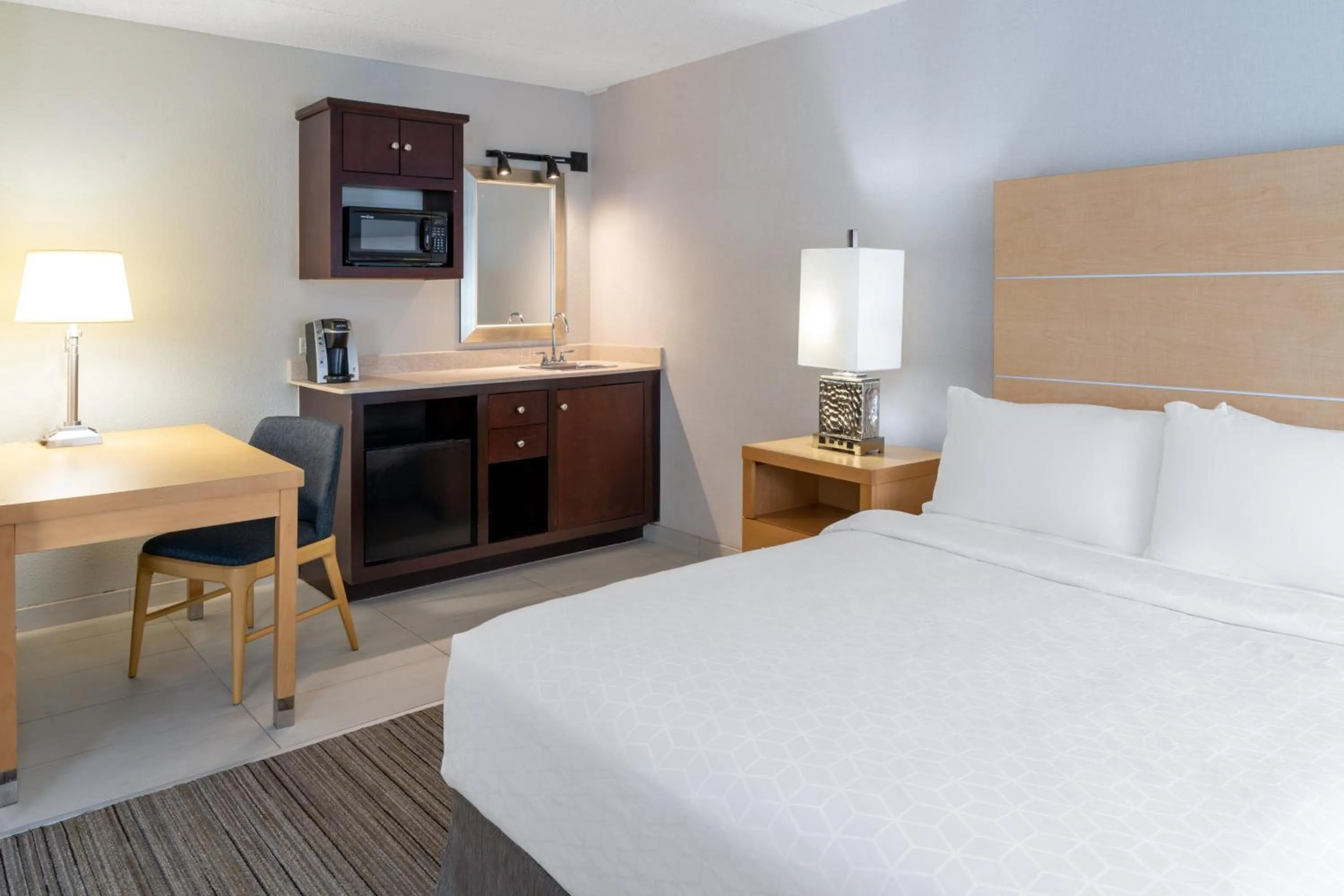 Photo of the whole room, Bed in Holiday Inn Express & Suites Wheat Ridge-Denver West by IHG