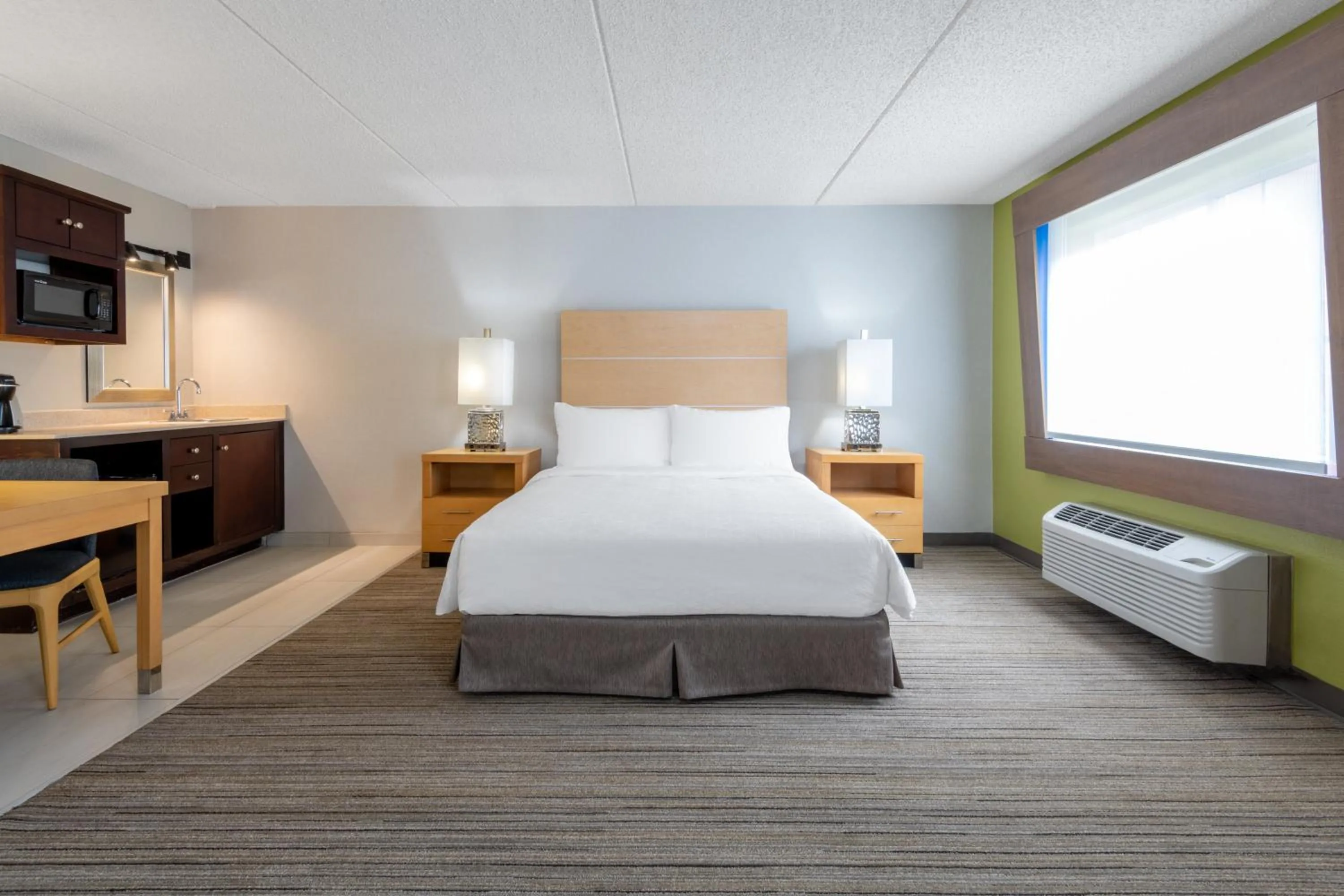 Photo of the whole room, Bed in Holiday Inn Express & Suites Wheat Ridge-Denver West by IHG
