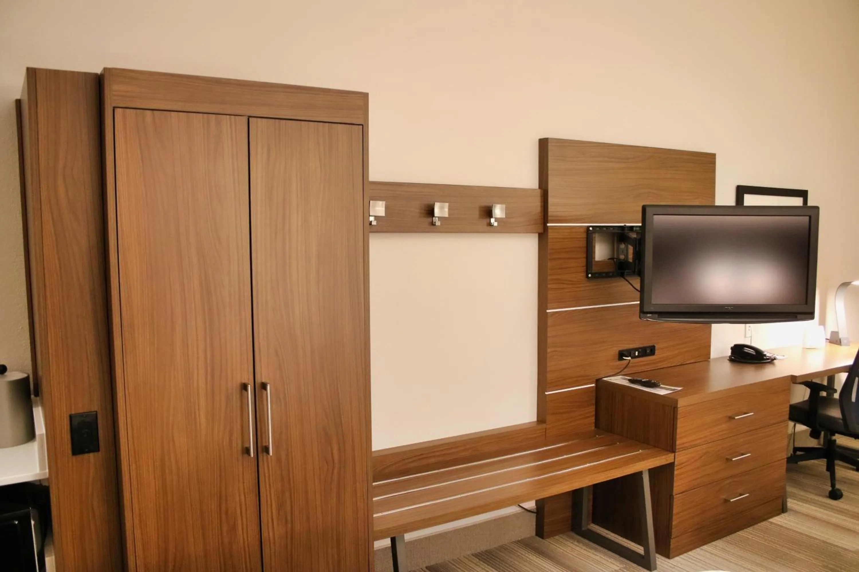 Photo of the whole room in Holiday Inn Express by IHG