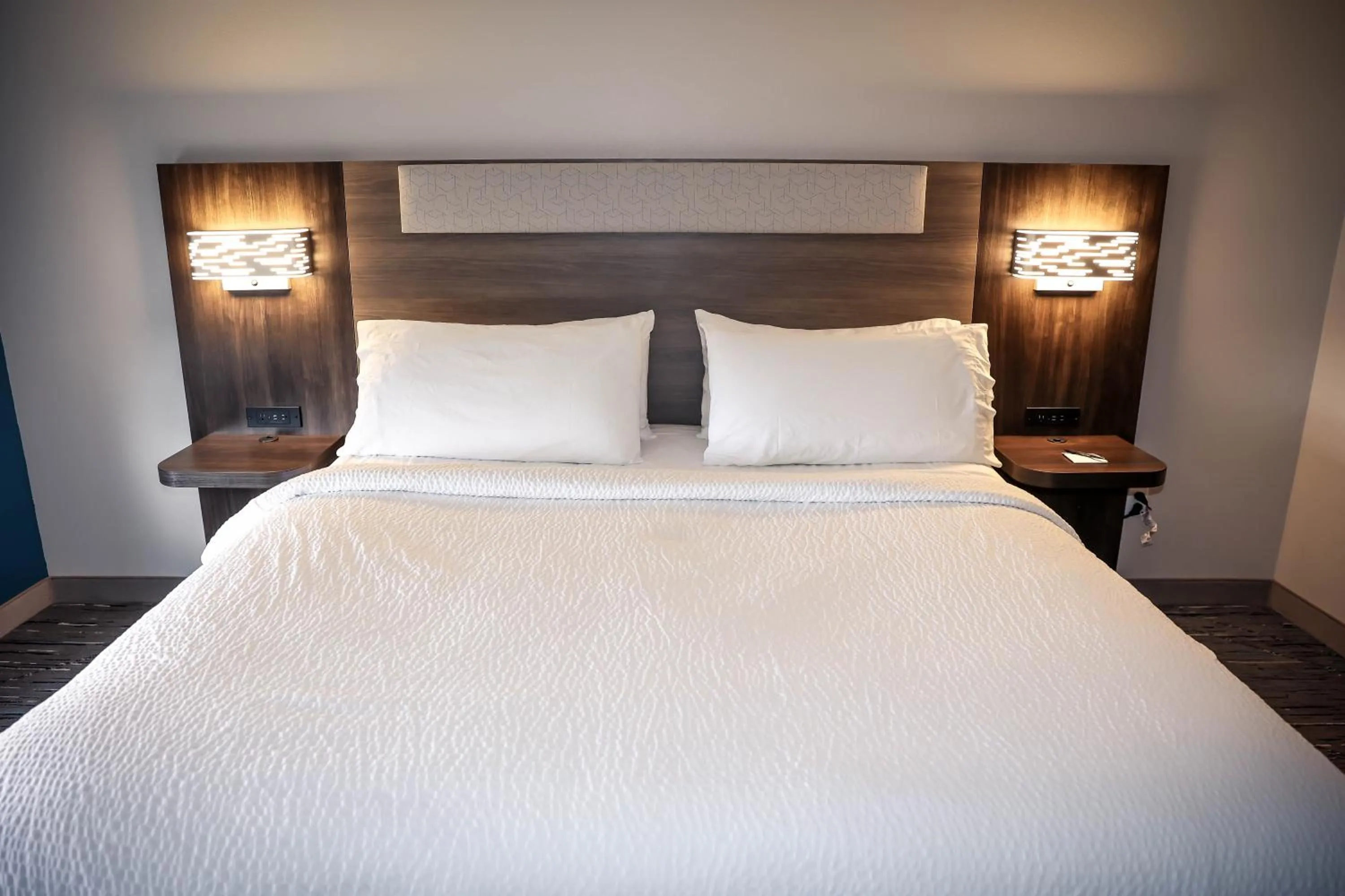 Bed in Holiday Inn Express & Suites Douglas by IHG