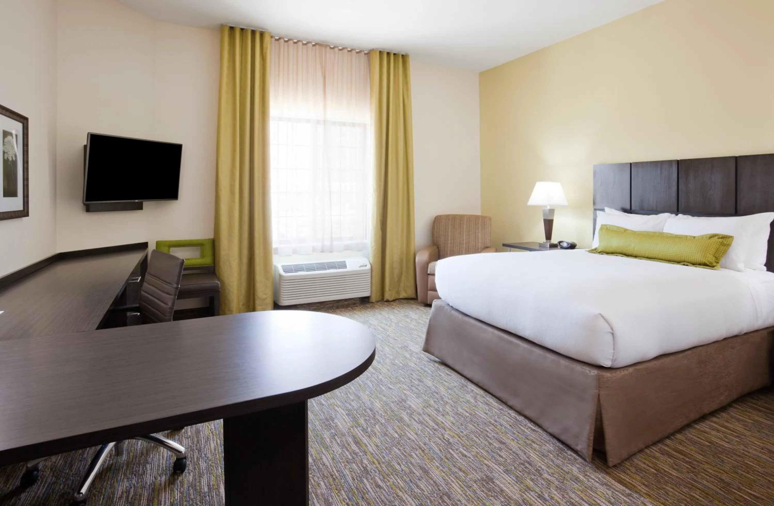 Photo of the whole room, Bed in Candlewood Suites Dickinson by IHG