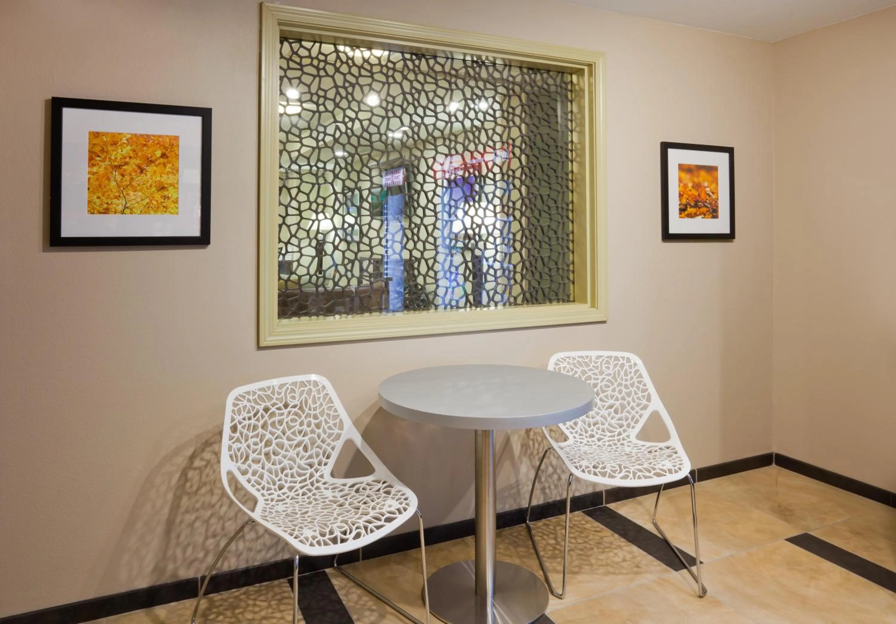 Breakfast in Candlewood Suites Dickinson by IHG