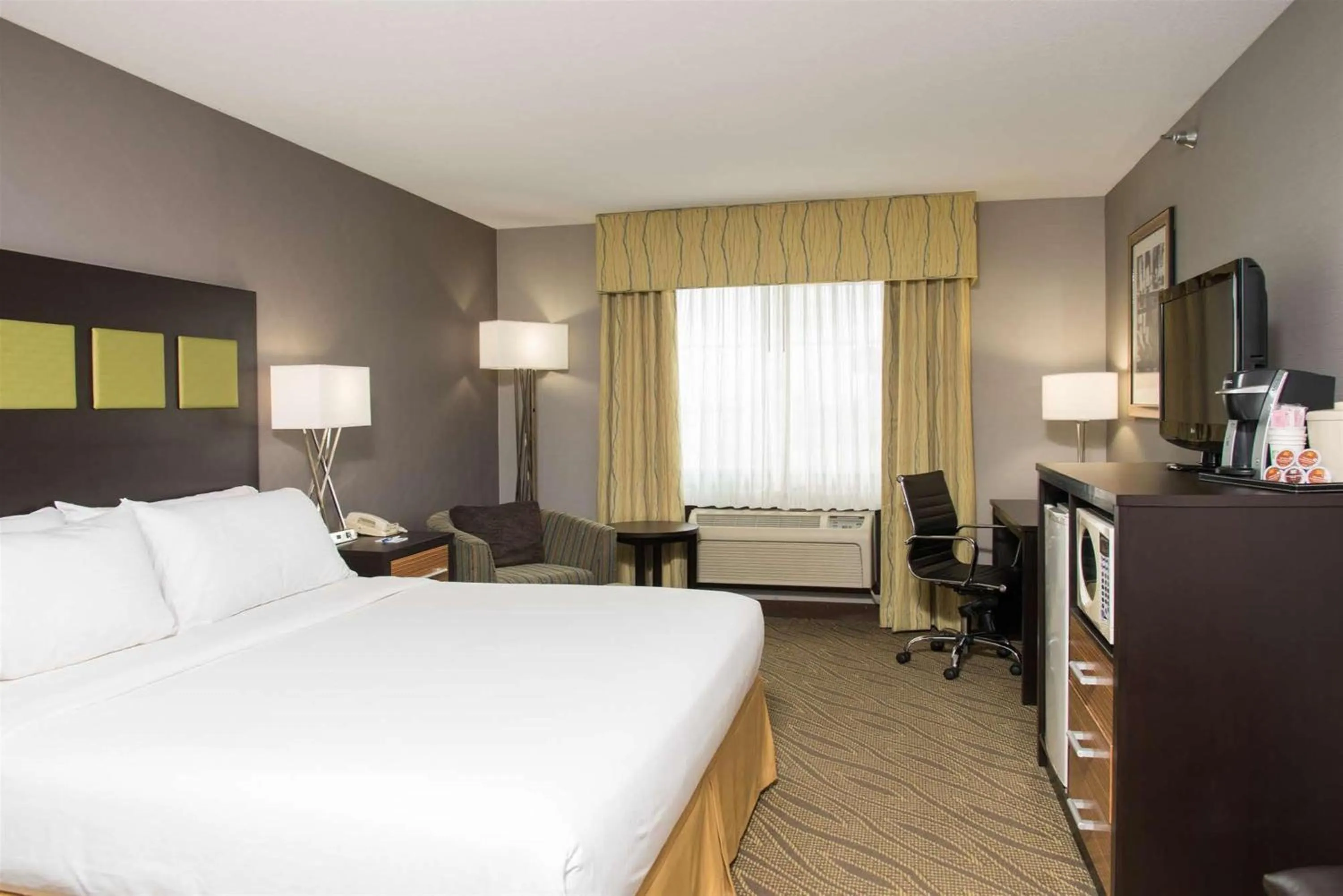 Photo of the whole room, Bed in Holiday Inn Express & Suites Danville by IHG