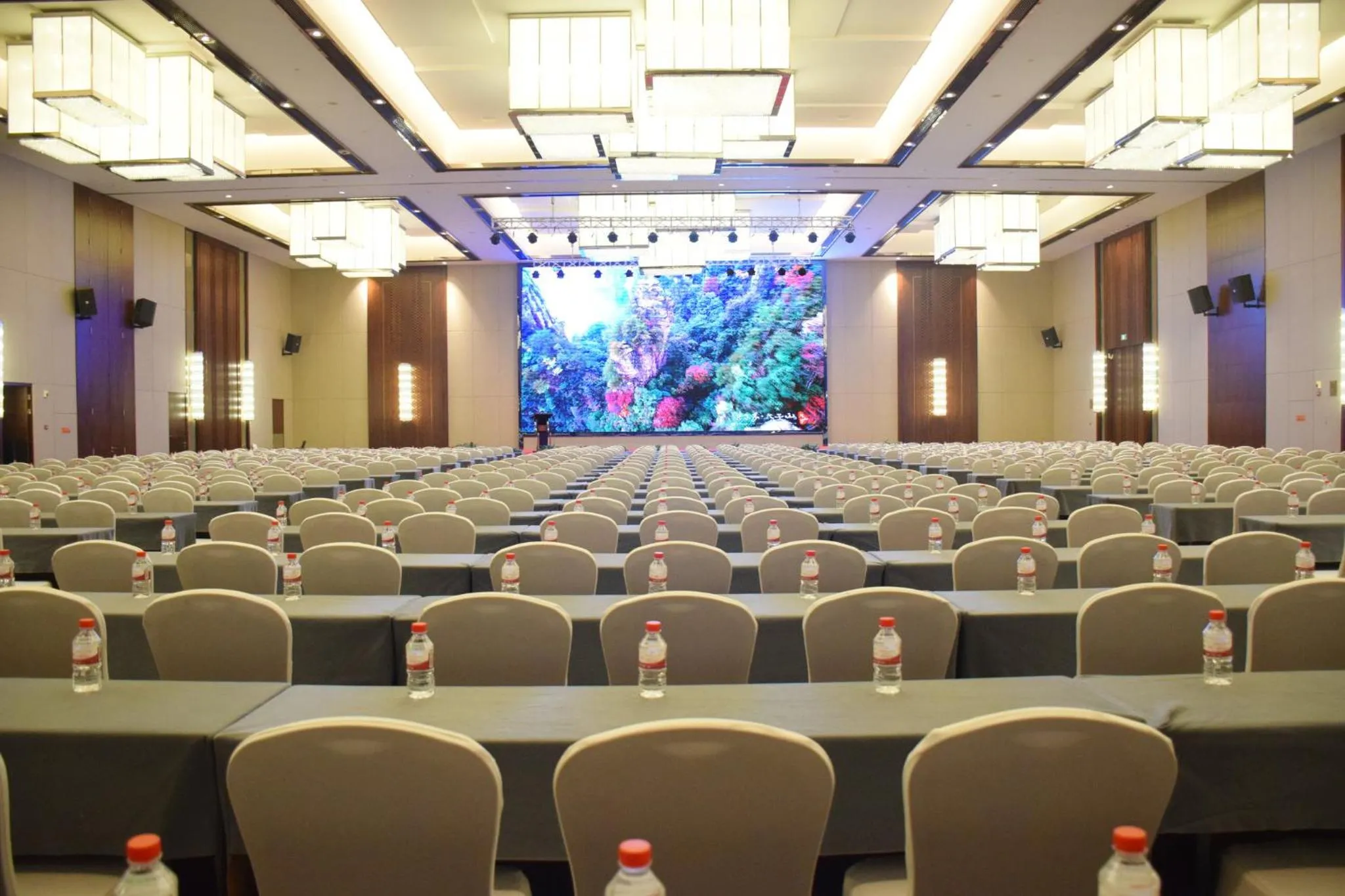 Banquet/Function facilities in Howard Johnson Neodalle Resort Zhangjiajie