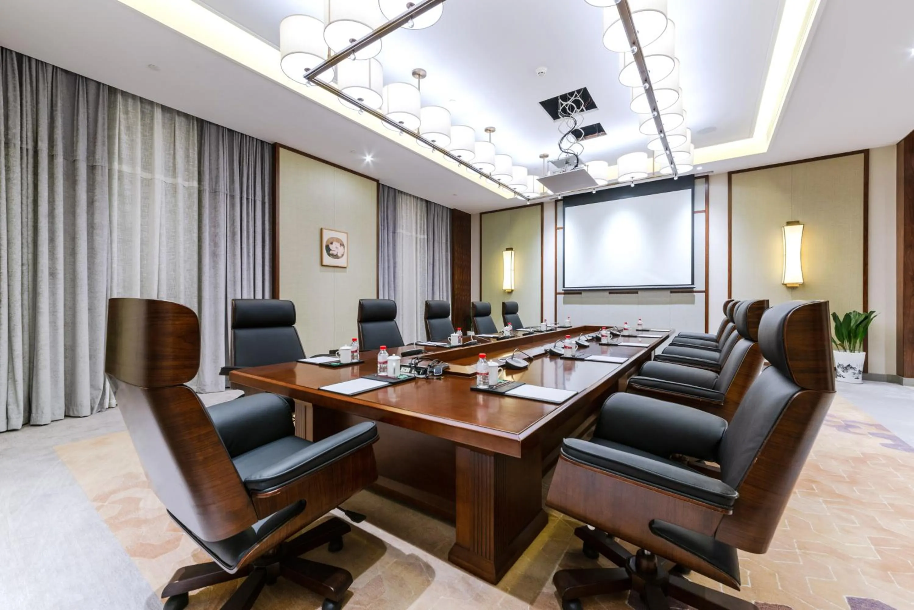 Meeting/conference room in Howard Johnson Neodalle Resort Zhangjiajie