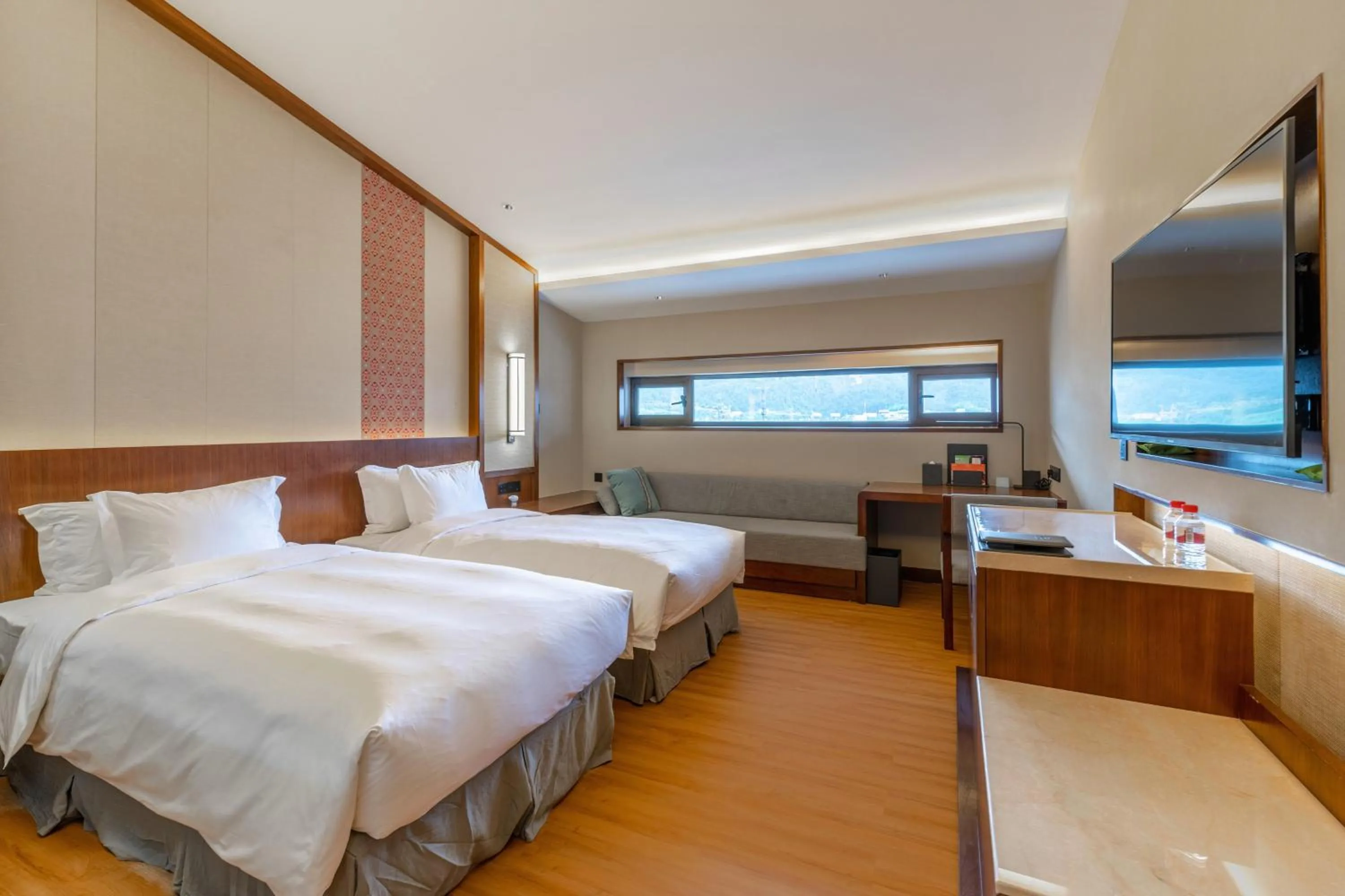 Photo of the whole room, Bed in Howard Johnson Neodalle Resort Zhangjiajie