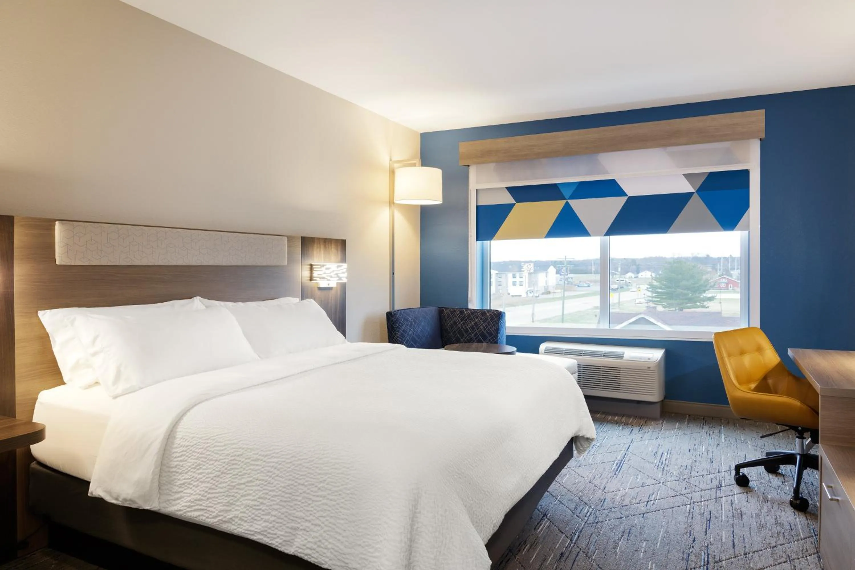 Photo of the whole room, Bed in Holiday Inn Express & Suites Dyersburg by IHG