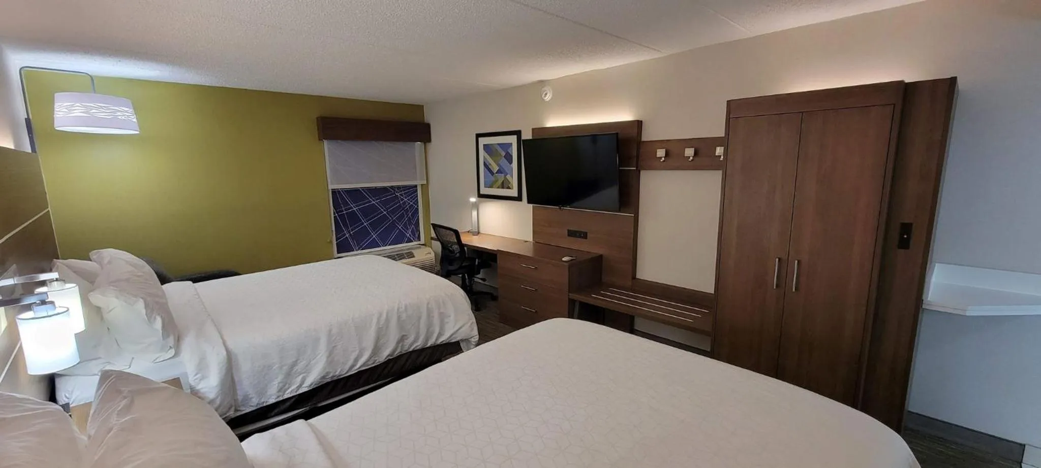 Photo of the whole room, Bed in Holiday Inn Express Edgewood-Aberdeen-Bel Air