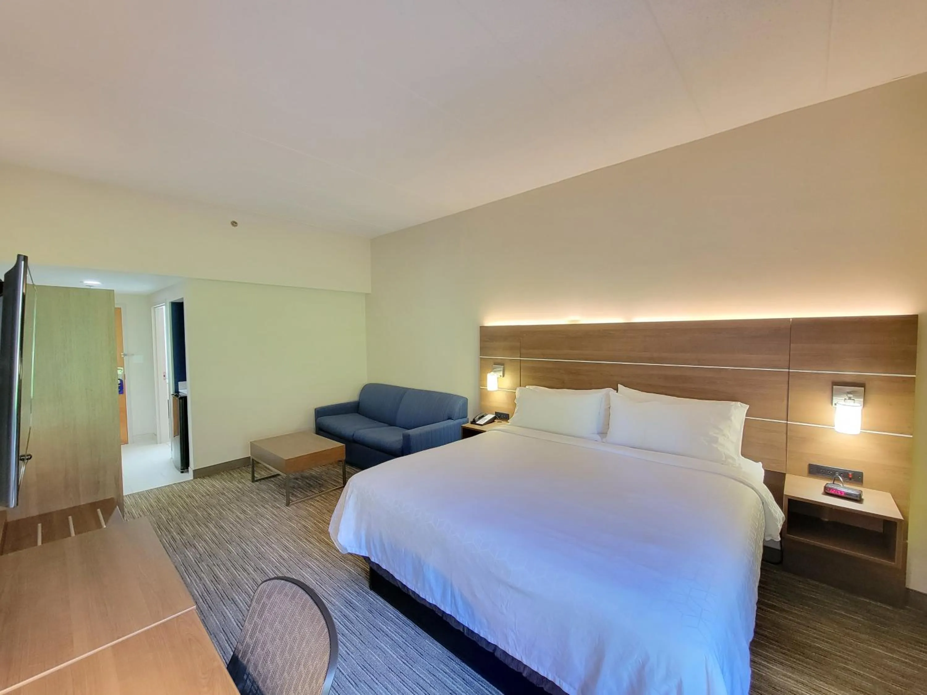 Photo of the whole room, Bed in Holiday Inn Express Edgewood-Aberdeen-Bel Air
