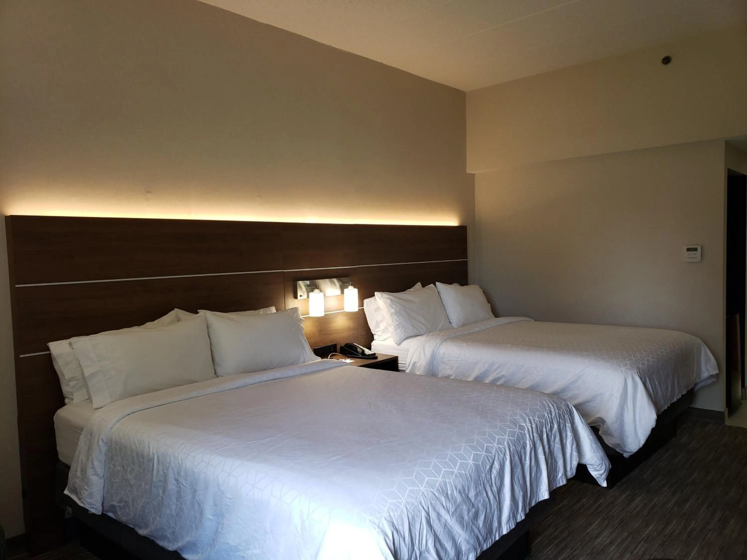Photo of the whole room, Bed in Holiday Inn Express Edgewood-Aberdeen-Bel Air