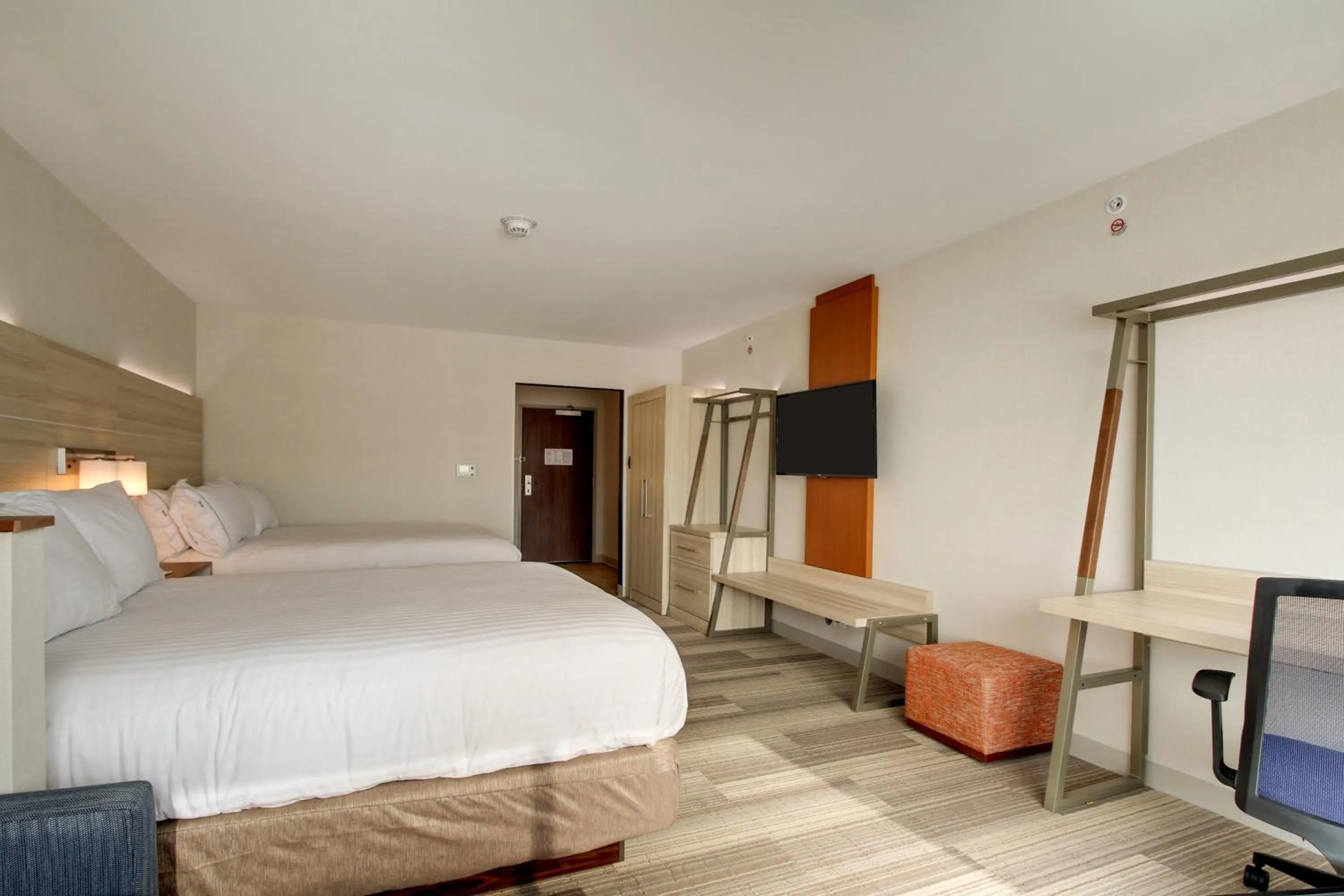 Bedroom, Bed in Holiday Inn Express & Suites Galesburg by IHG