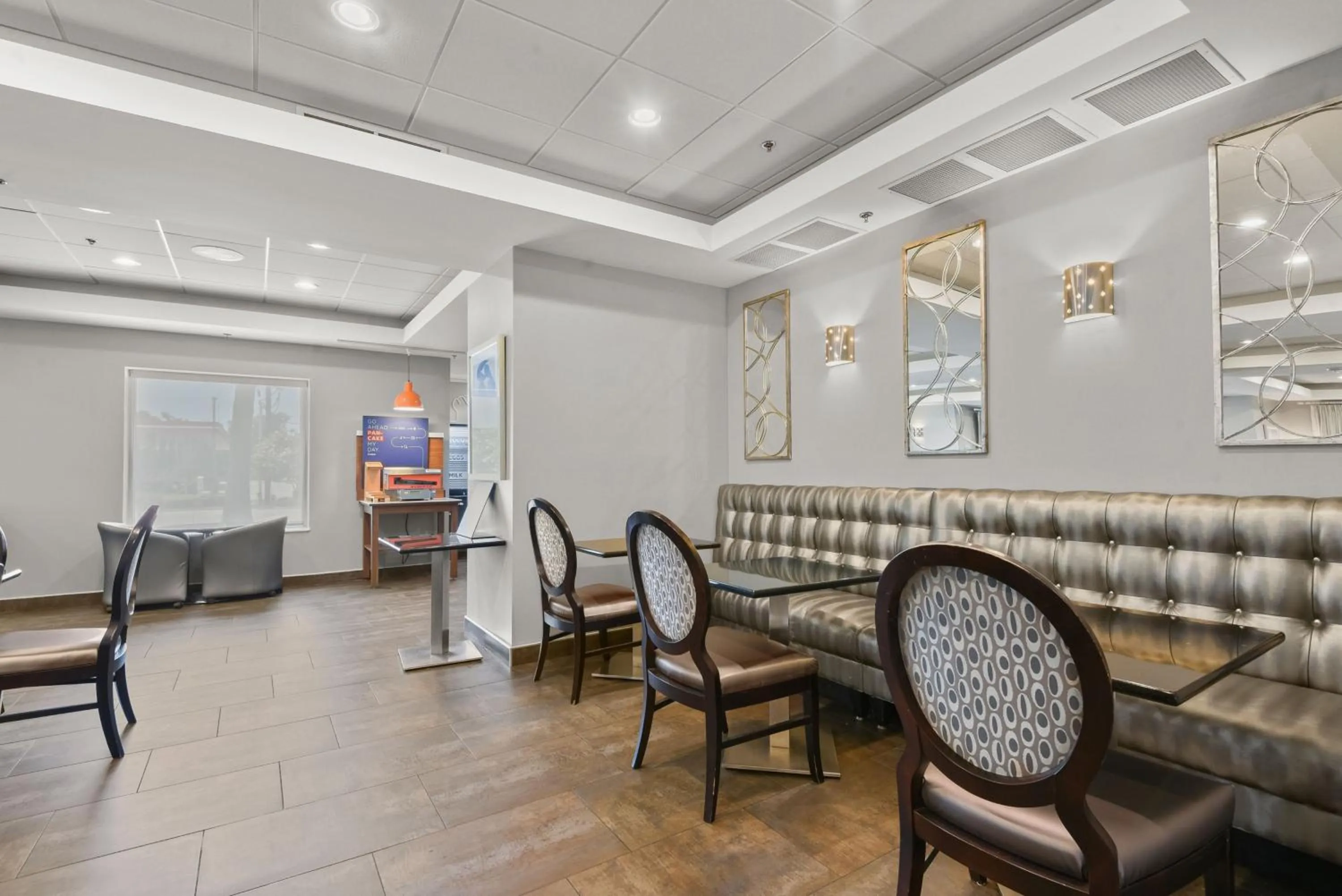 Breakfast in Holiday Inn Express & Suites Gonzales by IHG