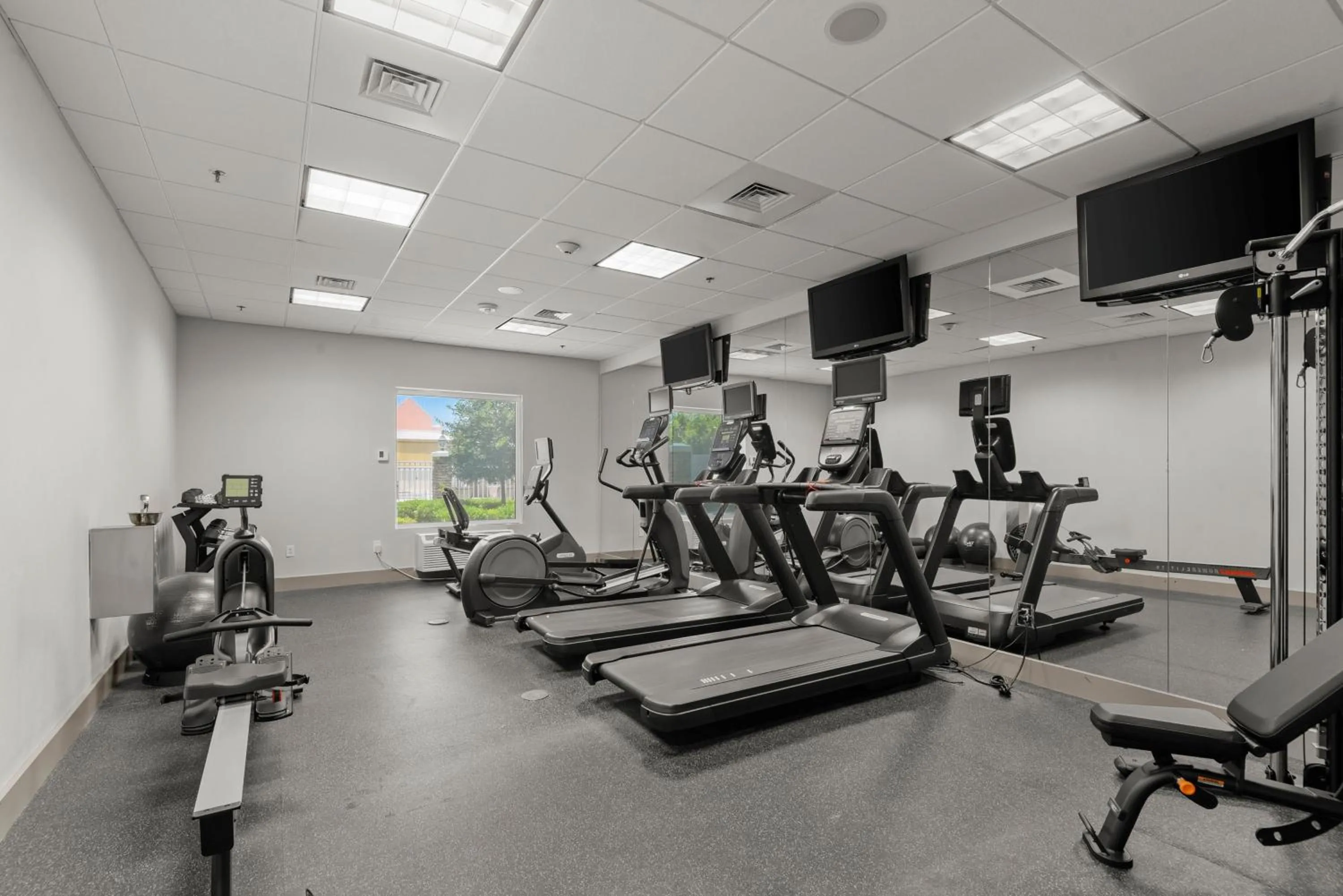 Fitness centre/facilities in Holiday Inn Express & Suites Gonzales by IHG