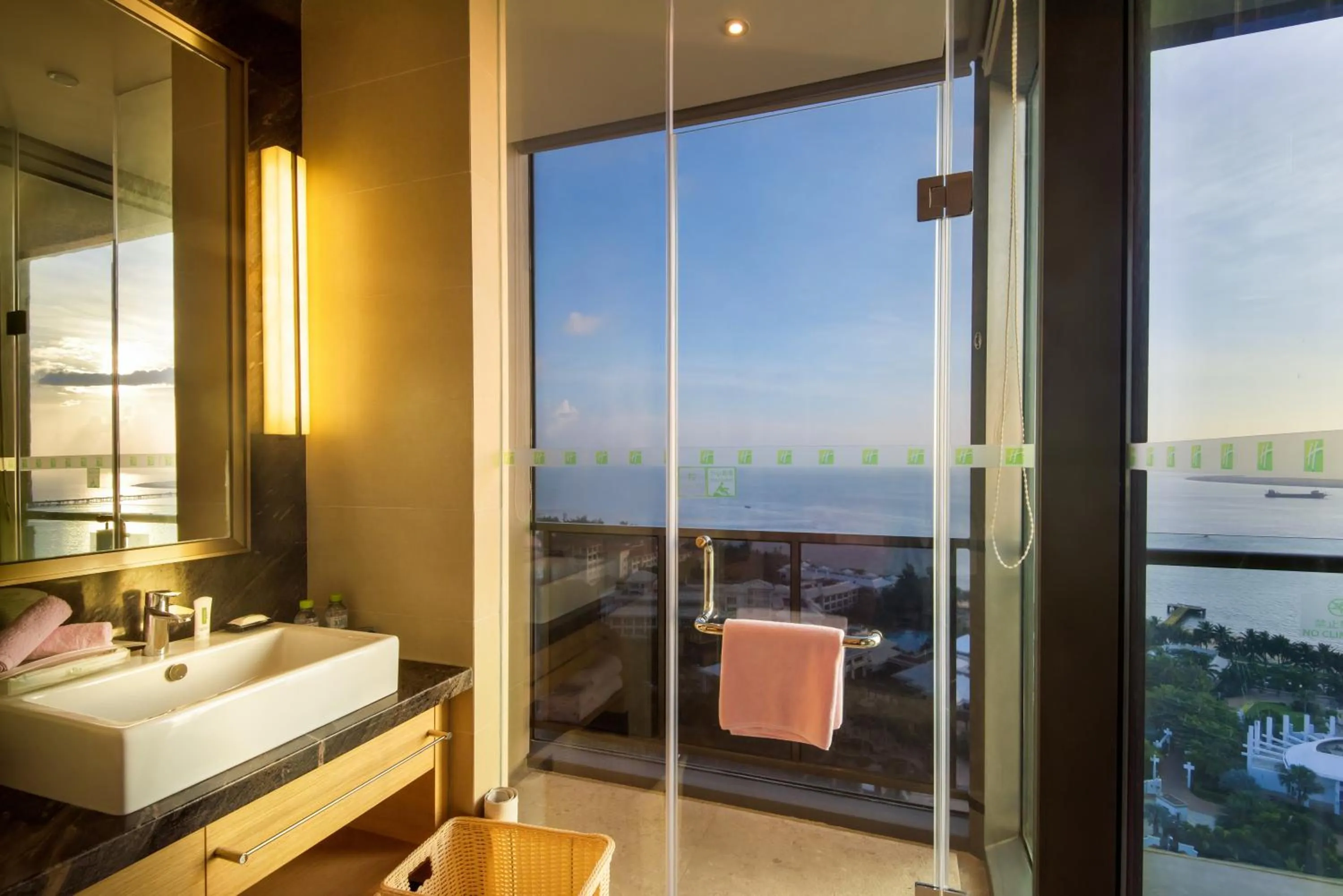 Photo of the whole room in Holiday Inn Haikou West Coast by IHG