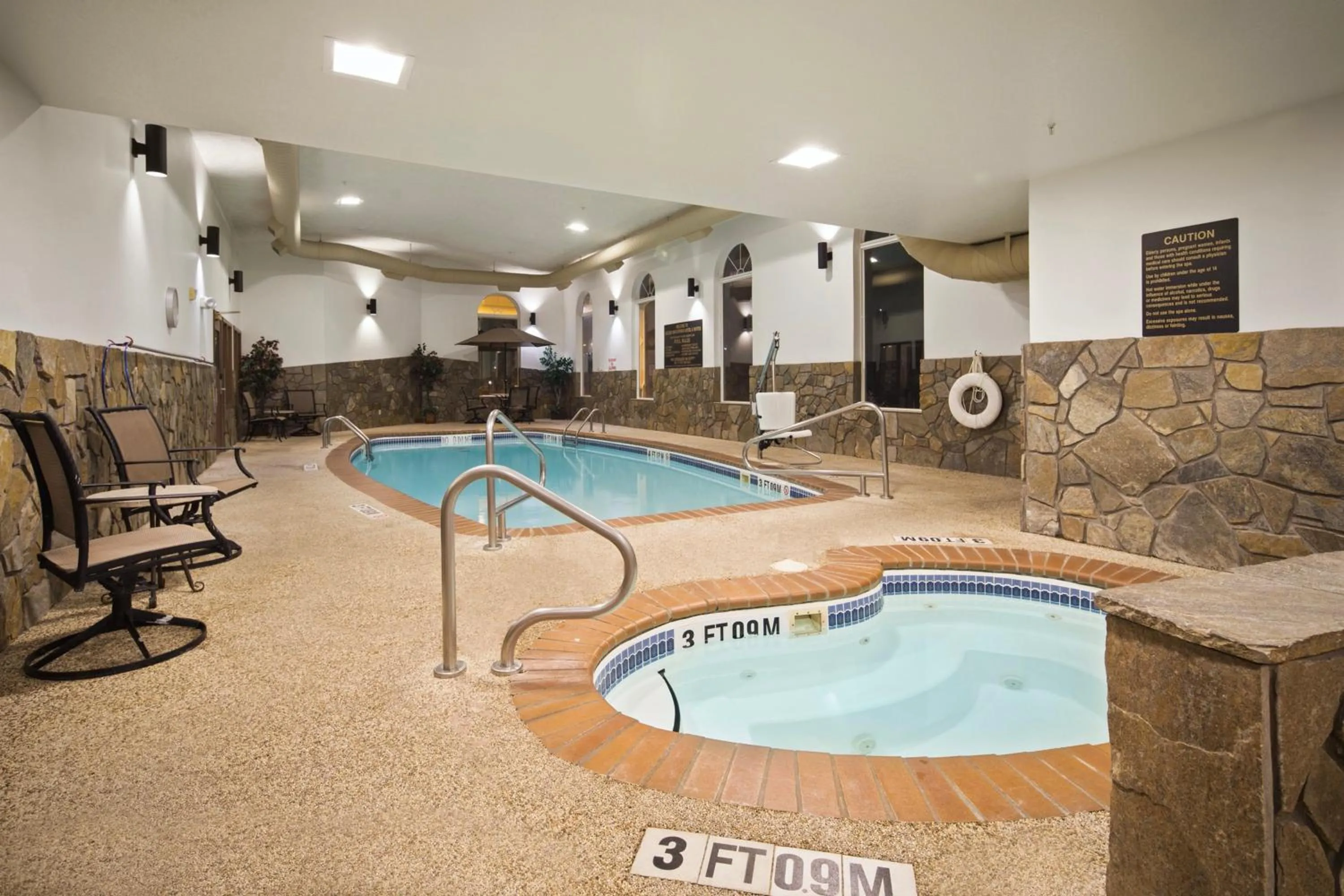 Swimming Pool in Holiday Inn Express Hotel & Suites Hill City