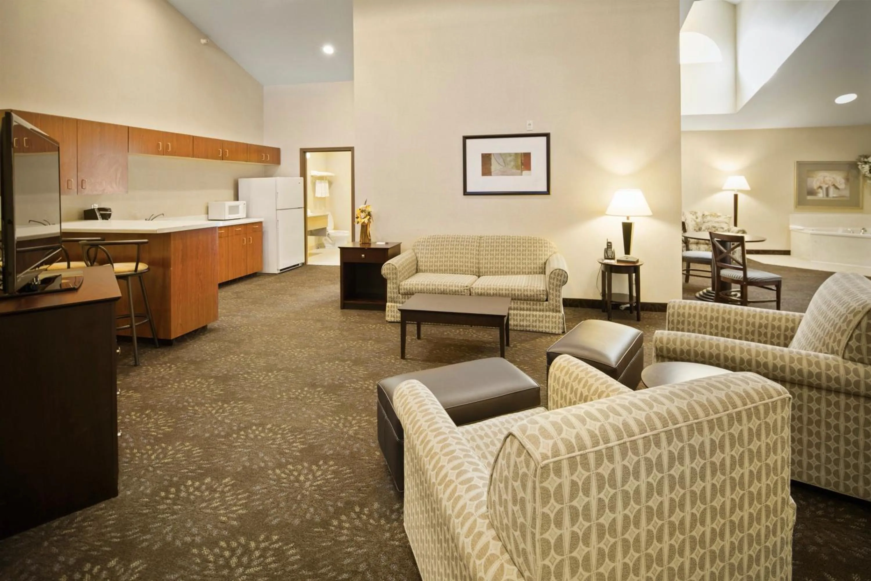 Photo of the whole room, Seating Area in Holiday Inn Express Hotel & Suites Hill City