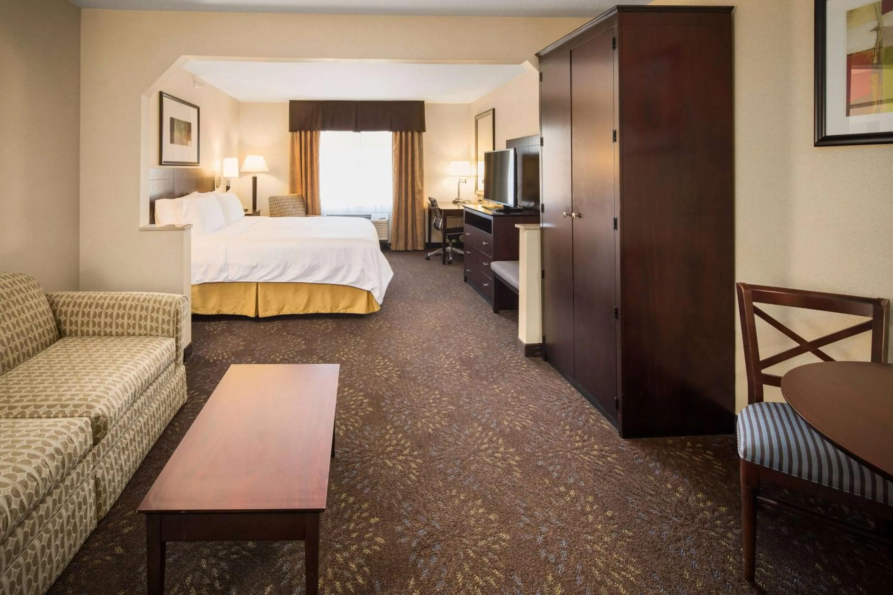 Bed in Holiday Inn Express Hotel & Suites Hill City