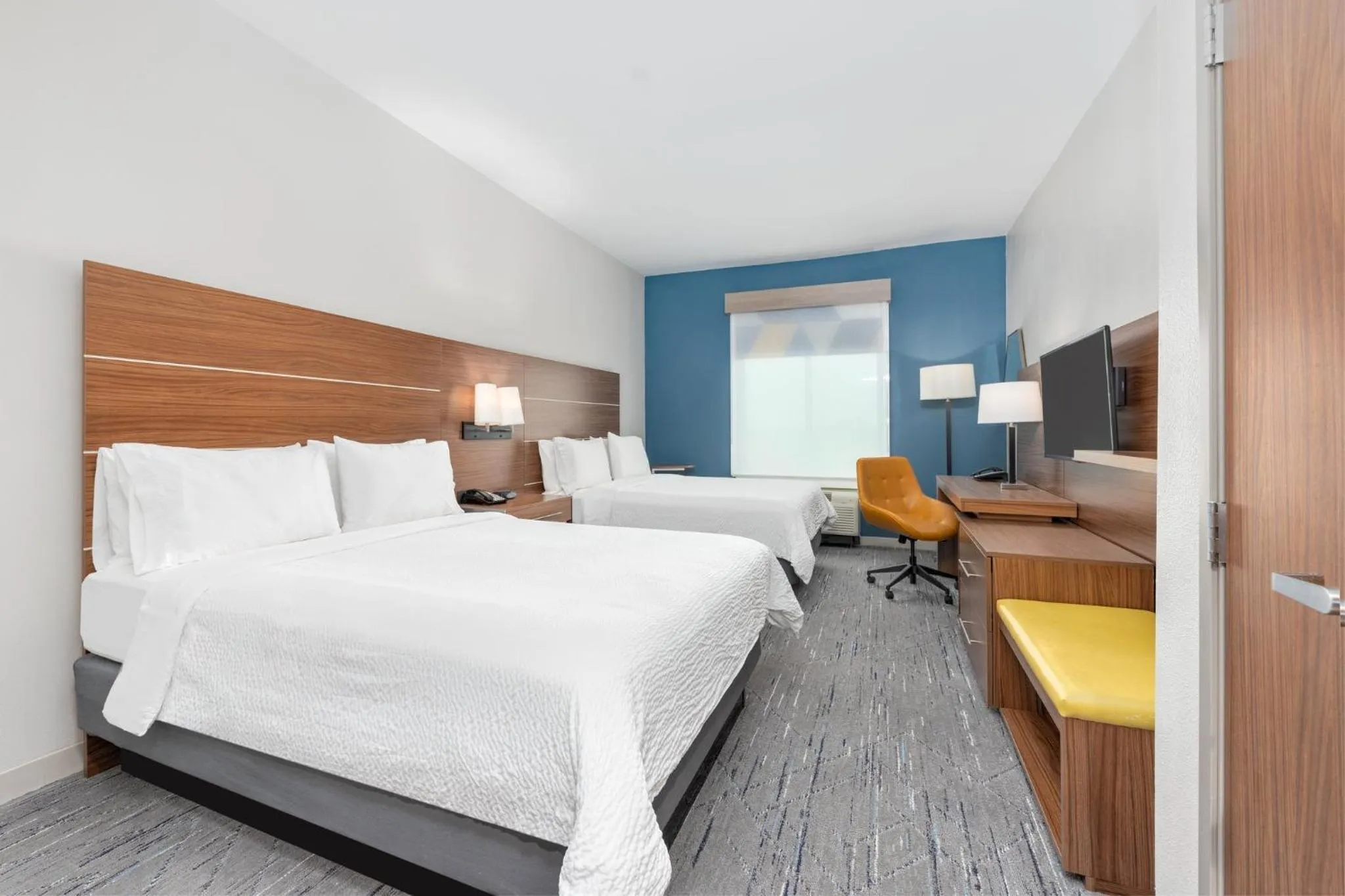 Photo of the whole room, Bed in Holiday Inn Express & Suites Houston S - Medical Ctr Area by IHG