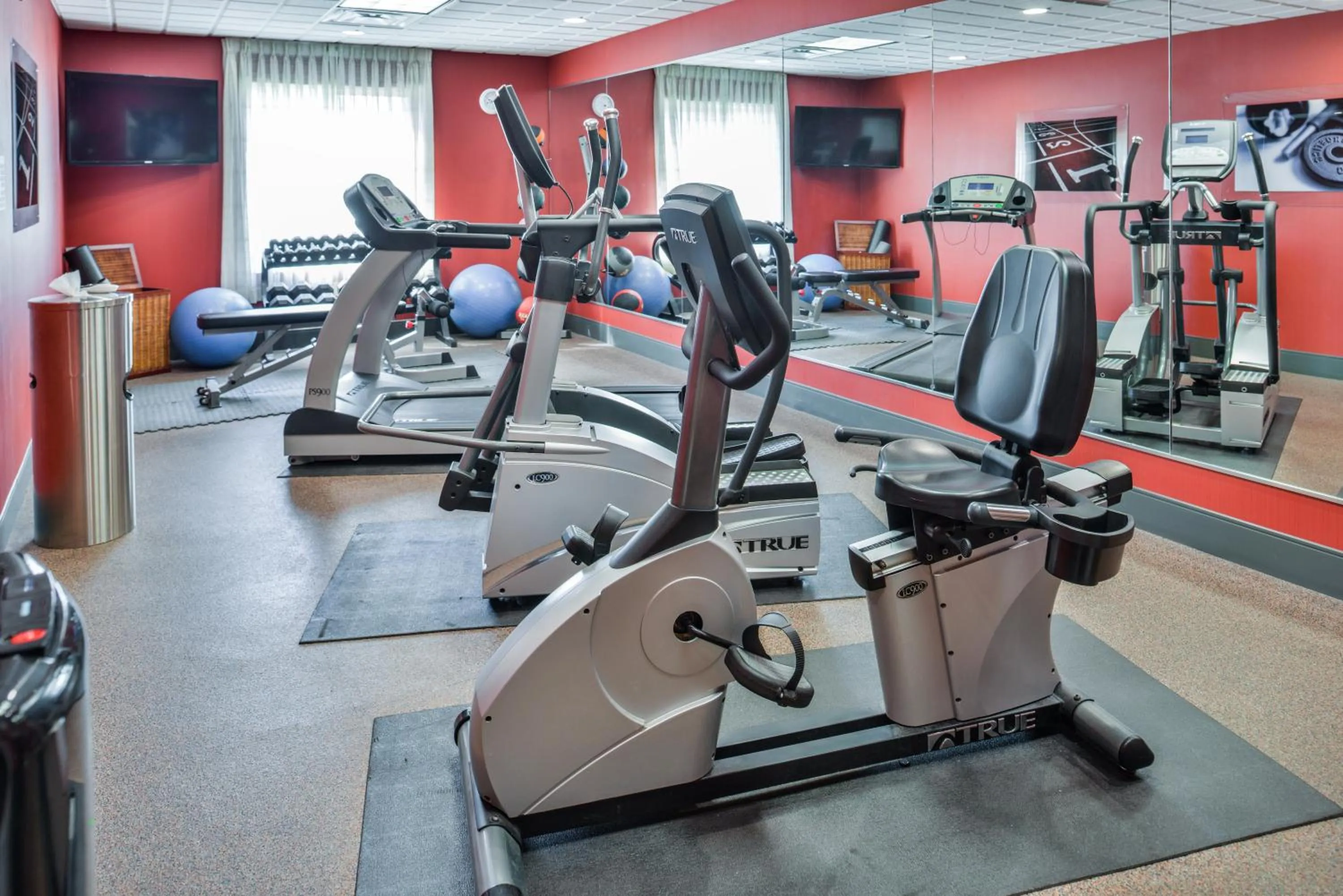 Fitness centre/facilities in Holiday Inn Express & Suites Ironton by IHG