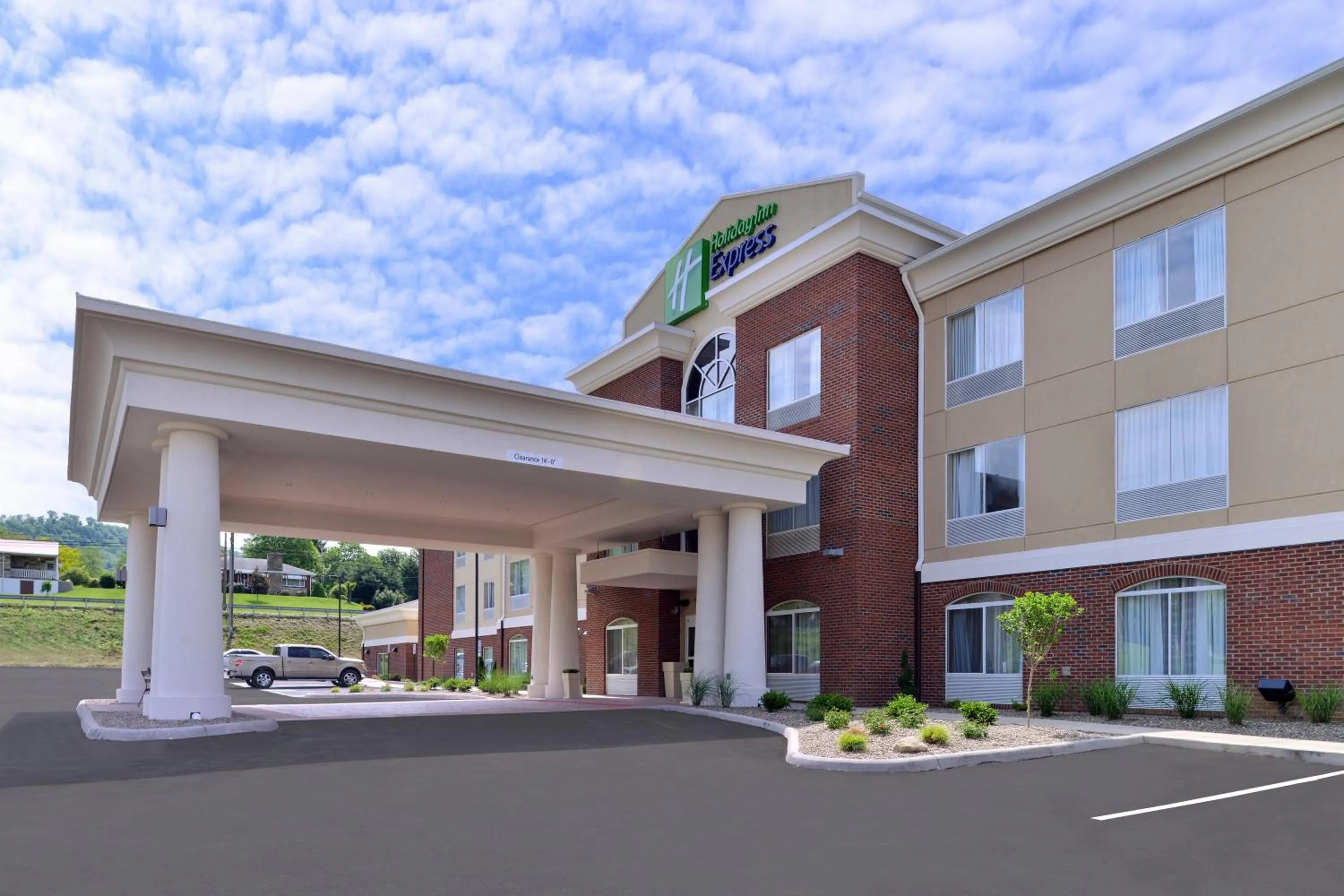 Property building in Holiday Inn Express & Suites Ironton by IHG