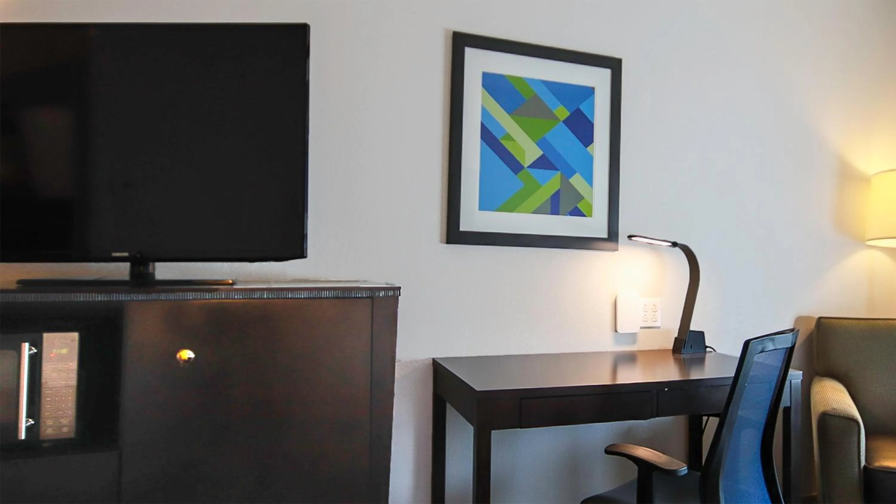 Photo of the whole room in Holiday Inn Express & Suites Ironton by IHG