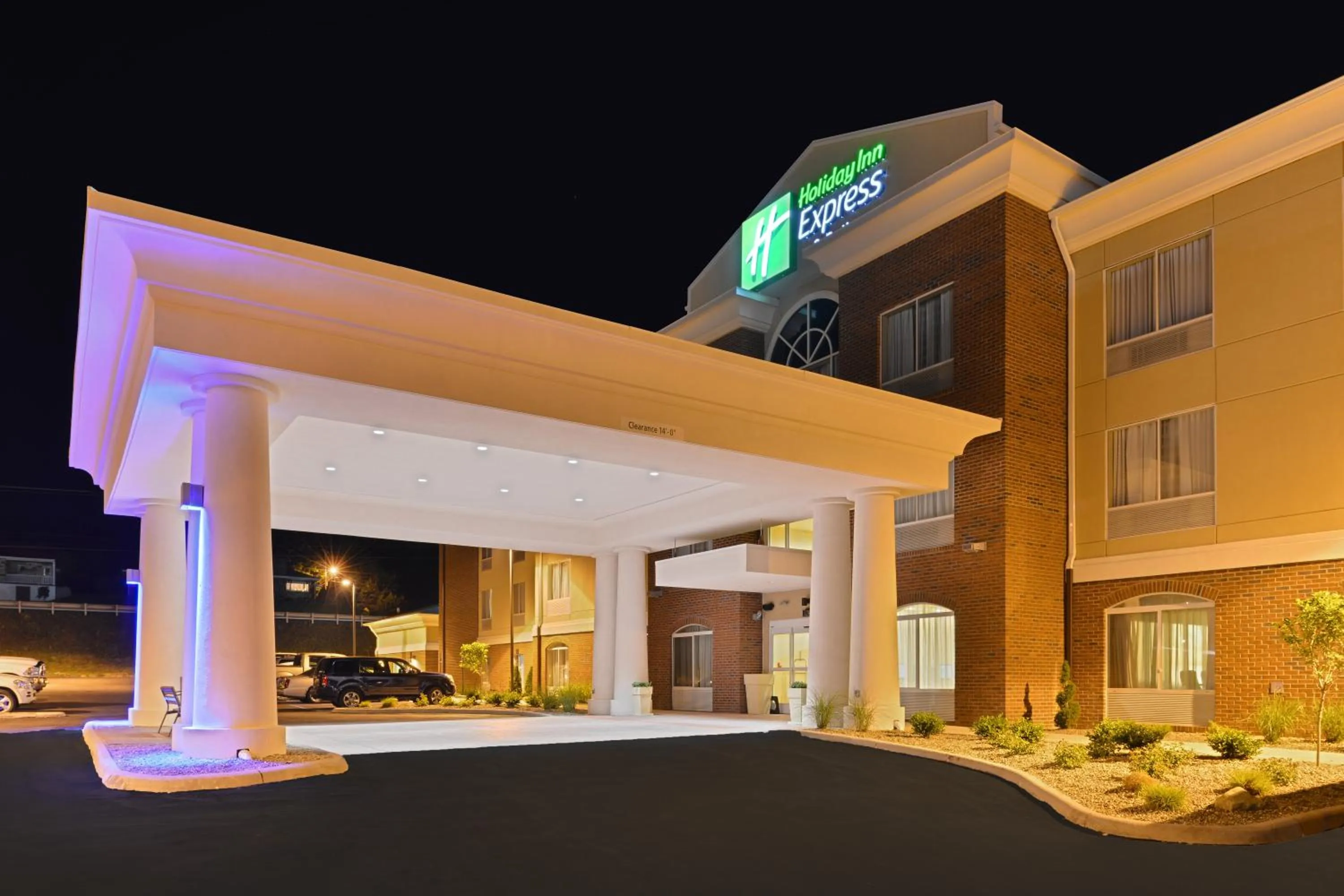 Property building in Holiday Inn Express & Suites Ironton by IHG