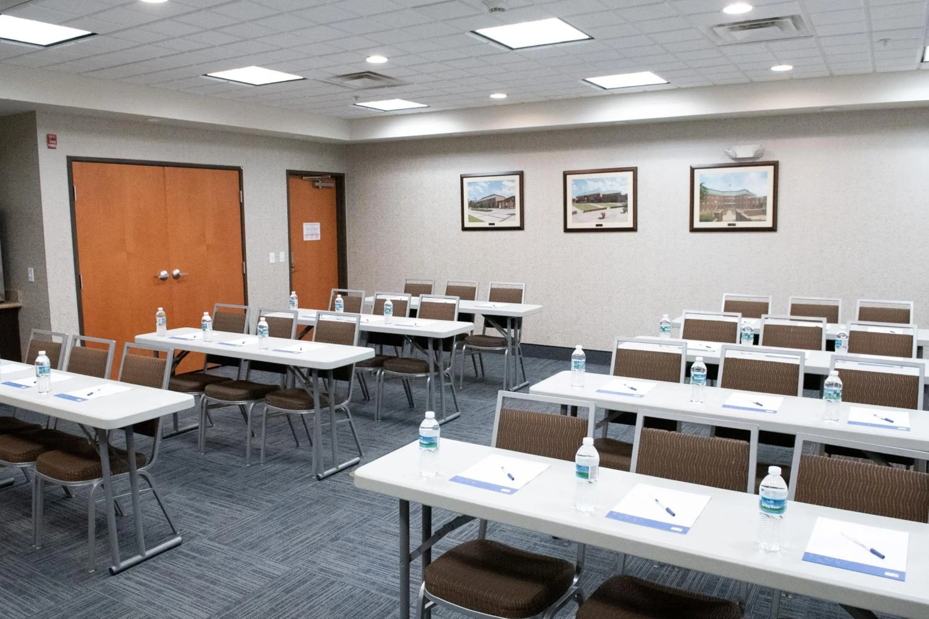 Meeting/conference room in Holiday Inn Express & Suites Ironton by IHG
