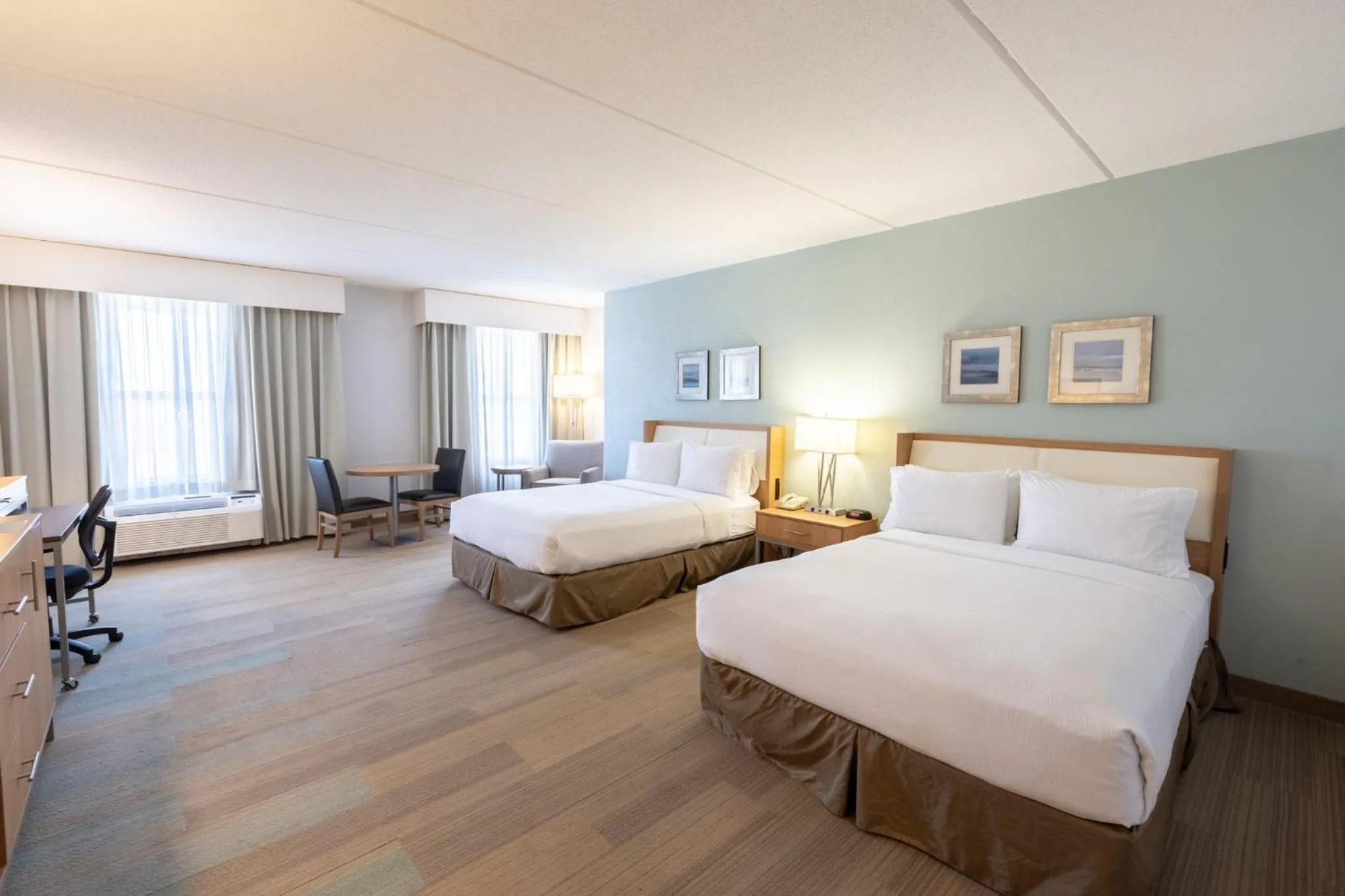 Photo of the whole room, Bed in Holiday Inn Manahawkin/Long Beach Island by IHG